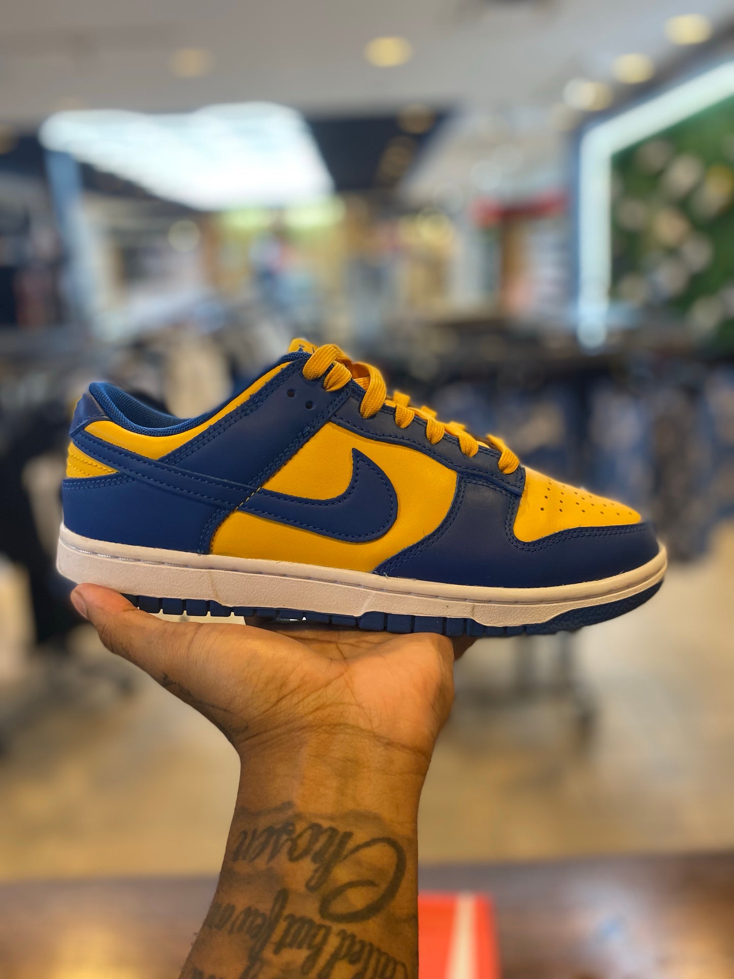 Nike Dunk Low UCLA PRE-OWNED