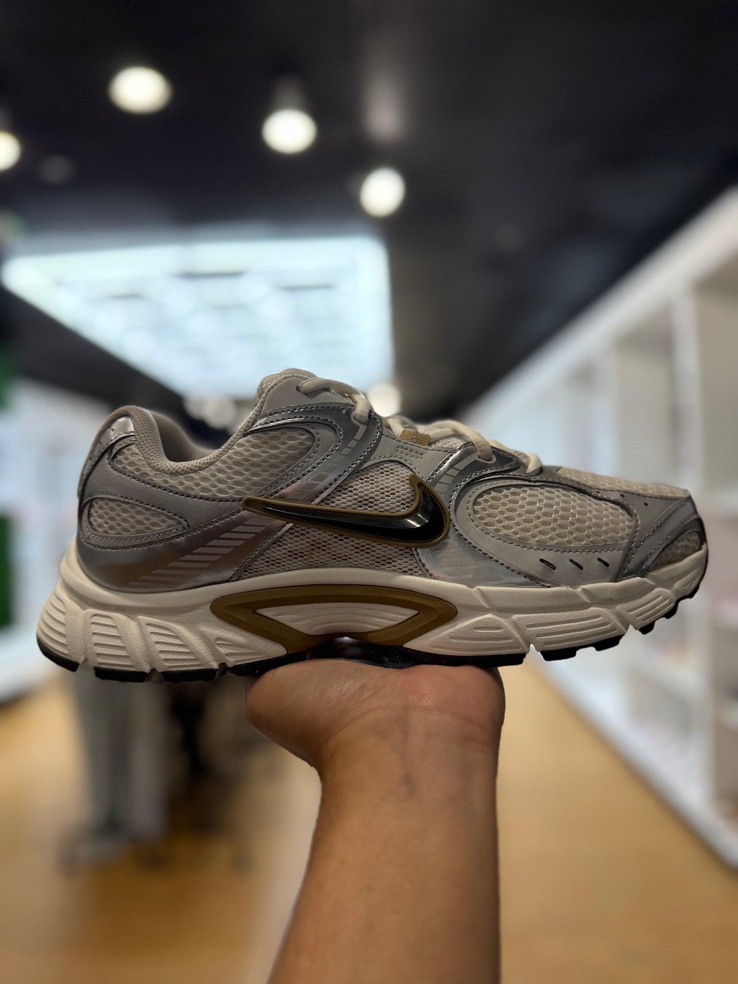 Nike V5 RNR Parachute Beige Metallic Pewter PRE-OWNED