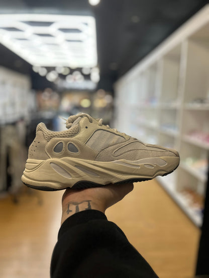 adidas Yeezy Boost 700 Analog PRE-OWNED