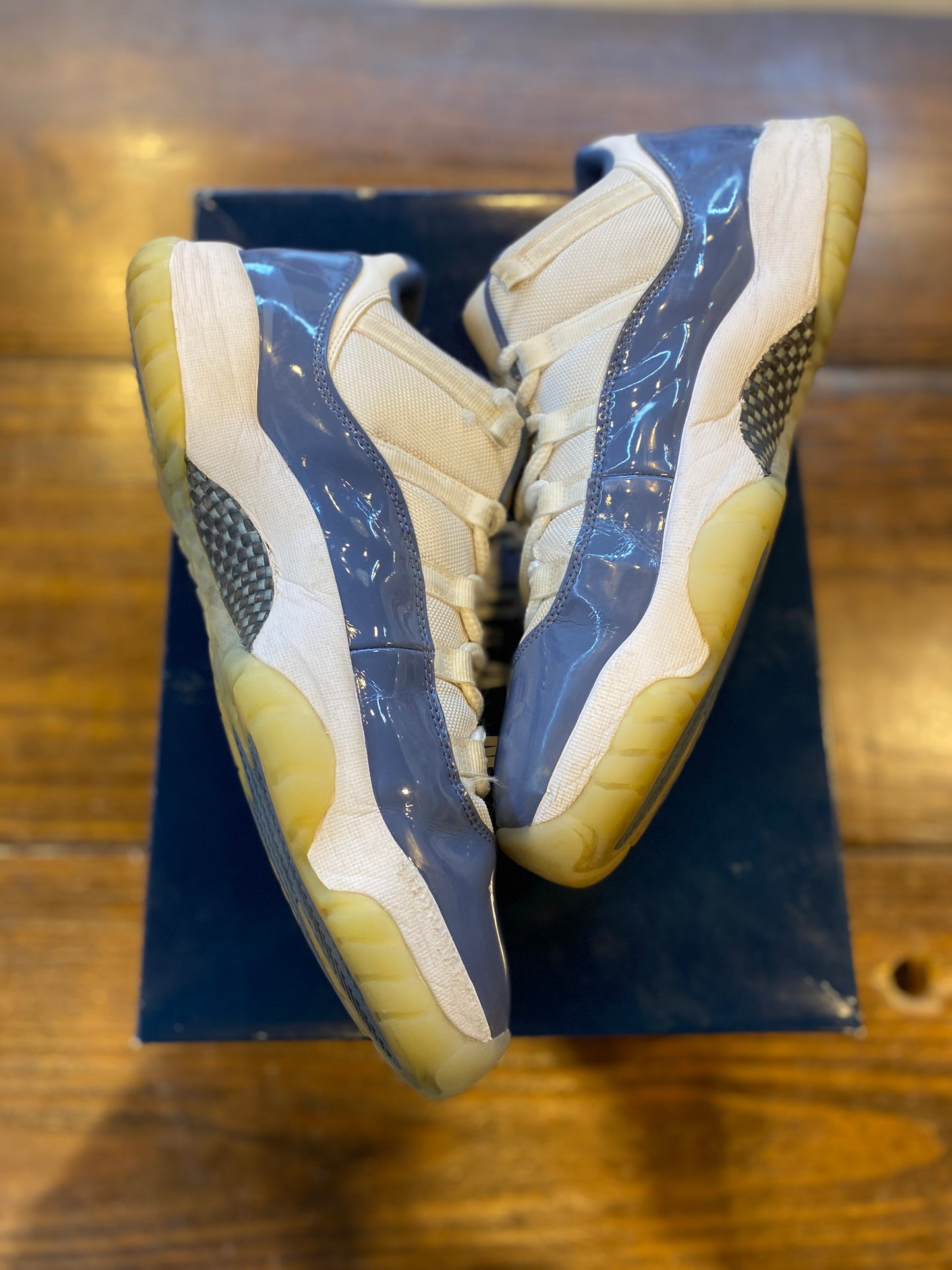 Jordan 11 Retro Low Diffused Blue - PRE-OWNED