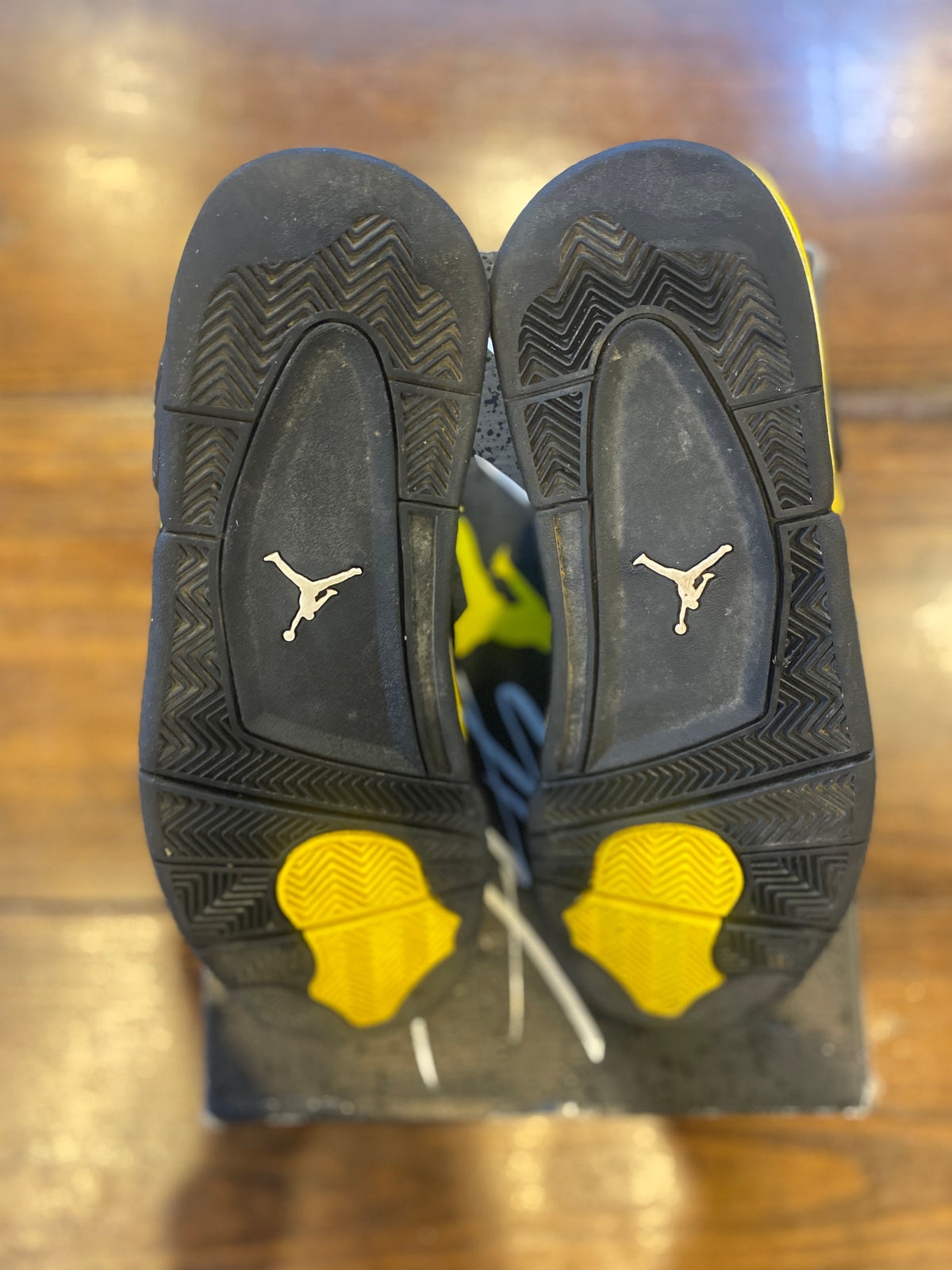 Jordan 4 Retro Thunder (2023) PRE-OWNED
