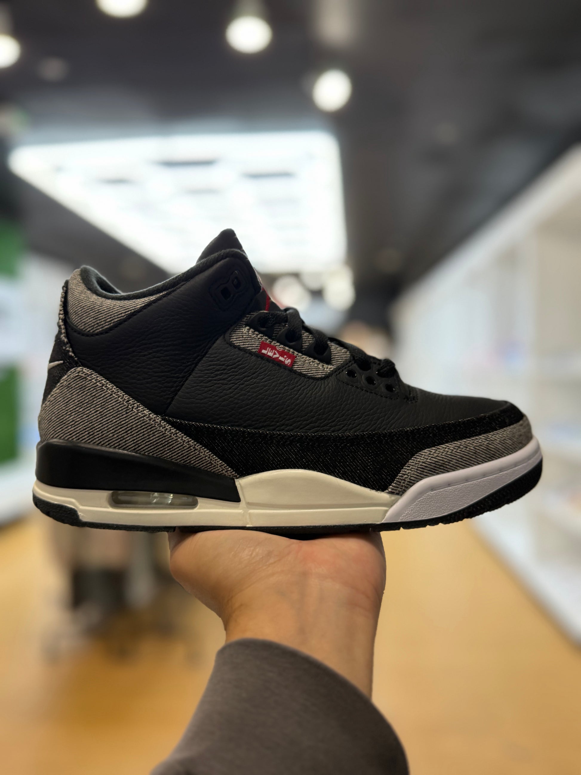 Jordan 3 Retro Levi’s Black PRE-OWNED