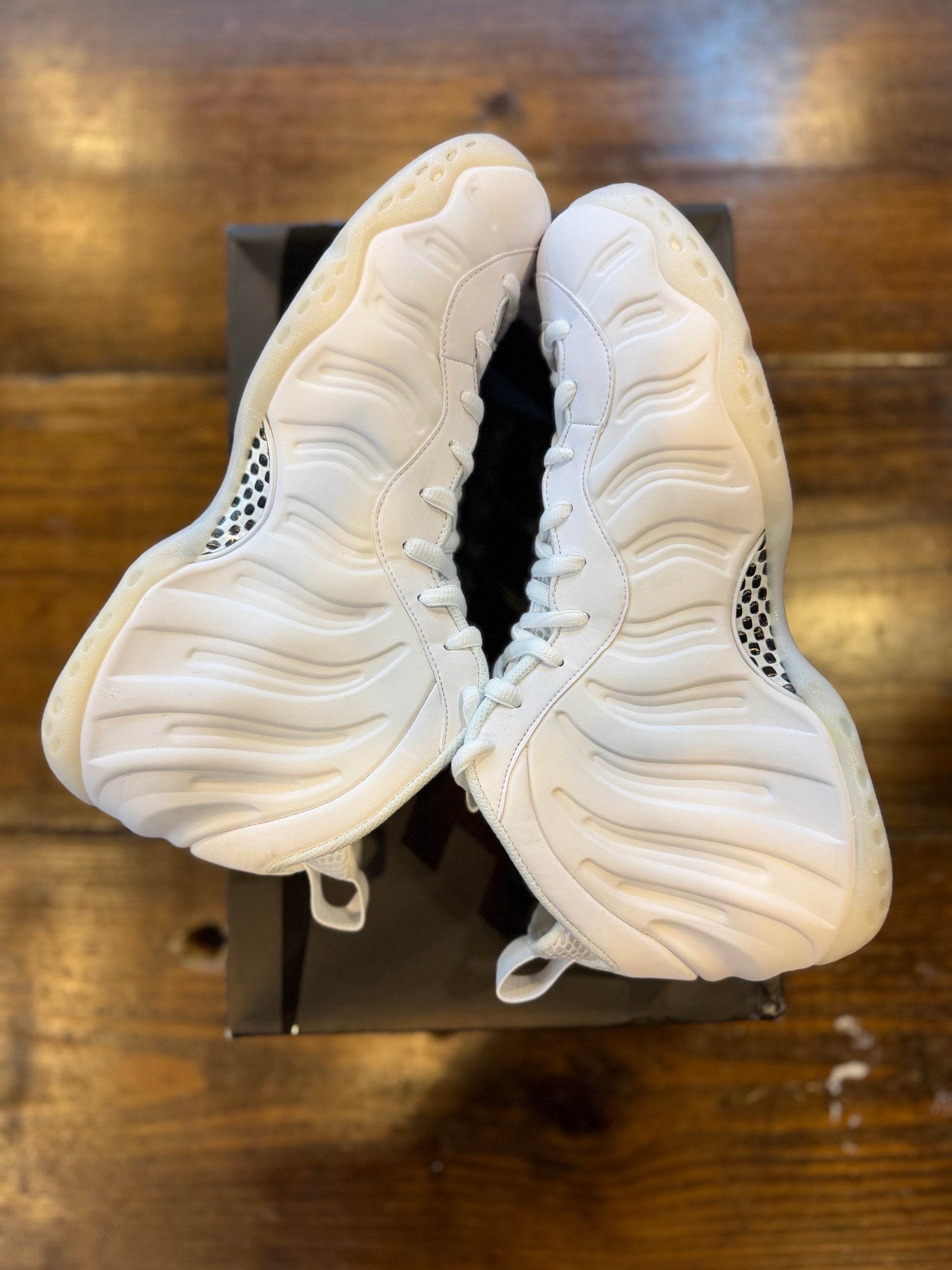 Nike Air Foamposite One Triple White PRE-OWNED