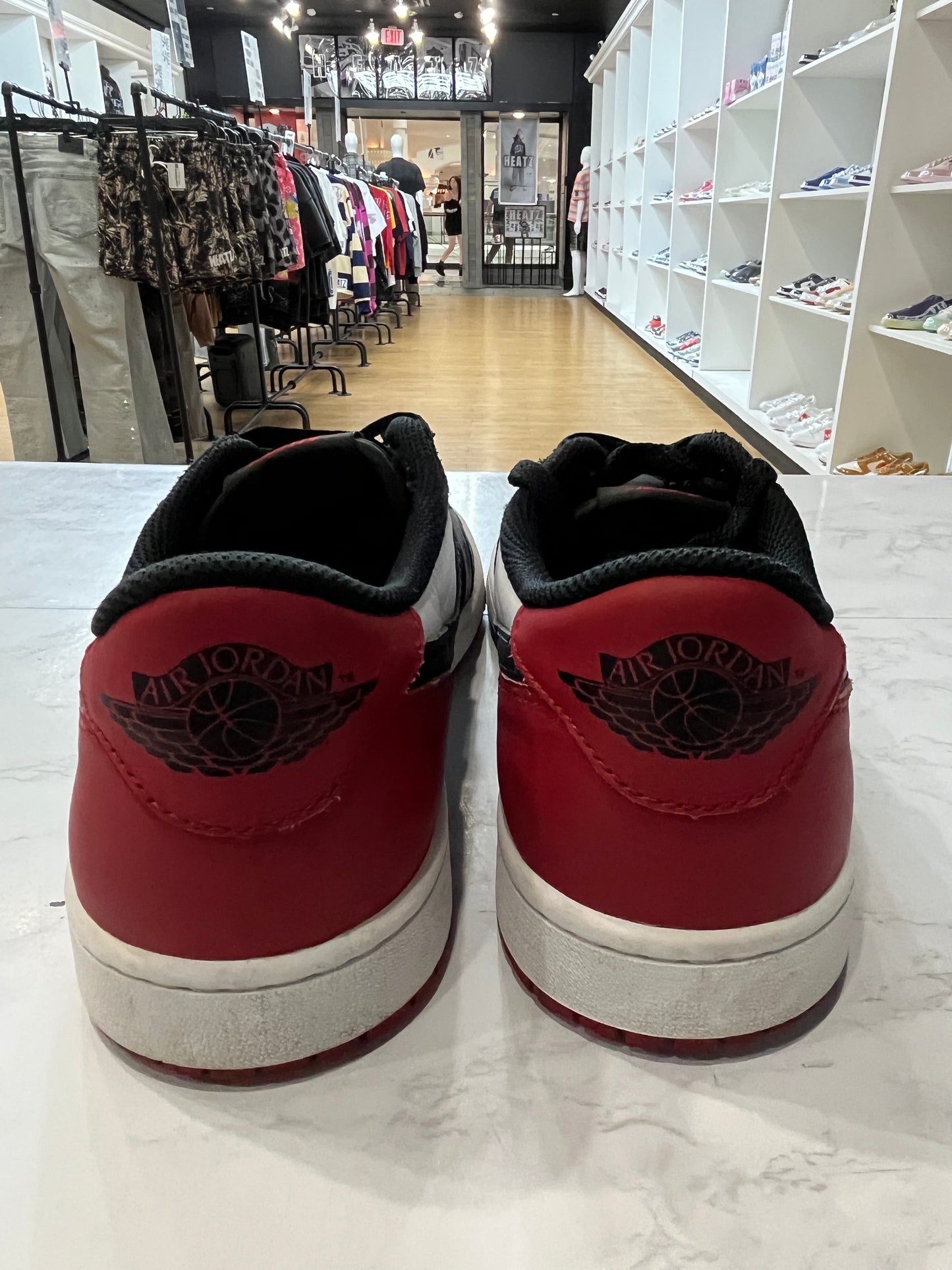 Jordan 1 Retro Low OG Black Toe (2023) PRE-OWNED