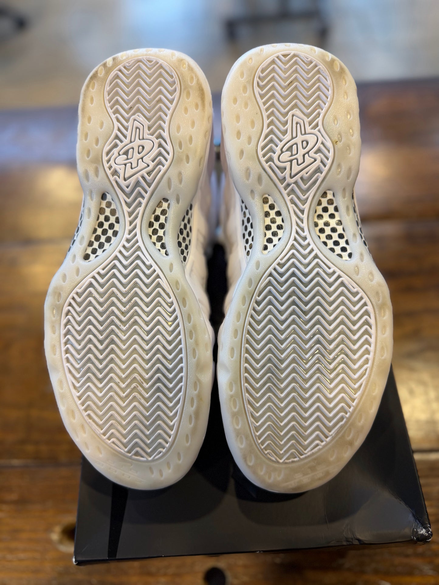 Nike Air Foamposite One Triple White PRE-OWNED