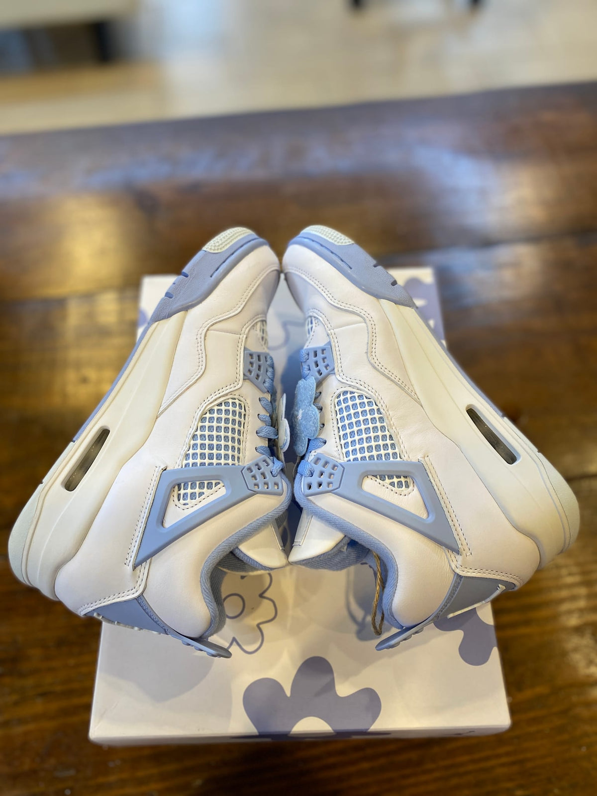 Jordan 4 Retro Forget Me Not (Women's) PRE-OWNED