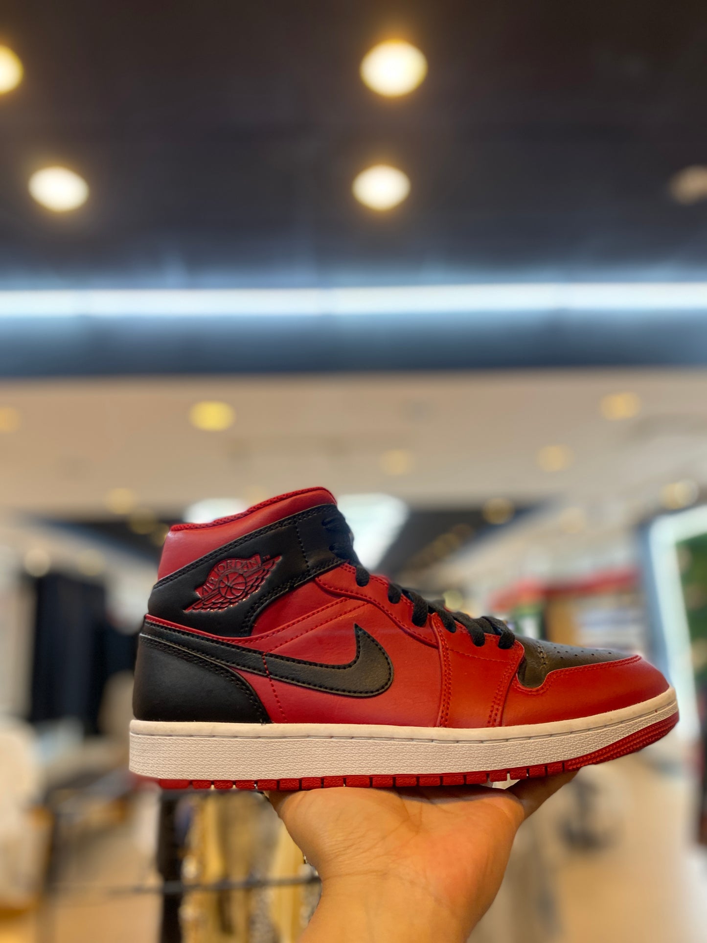 Jordan 1 Mid Reverse Bred (2021) PRE-OWNED