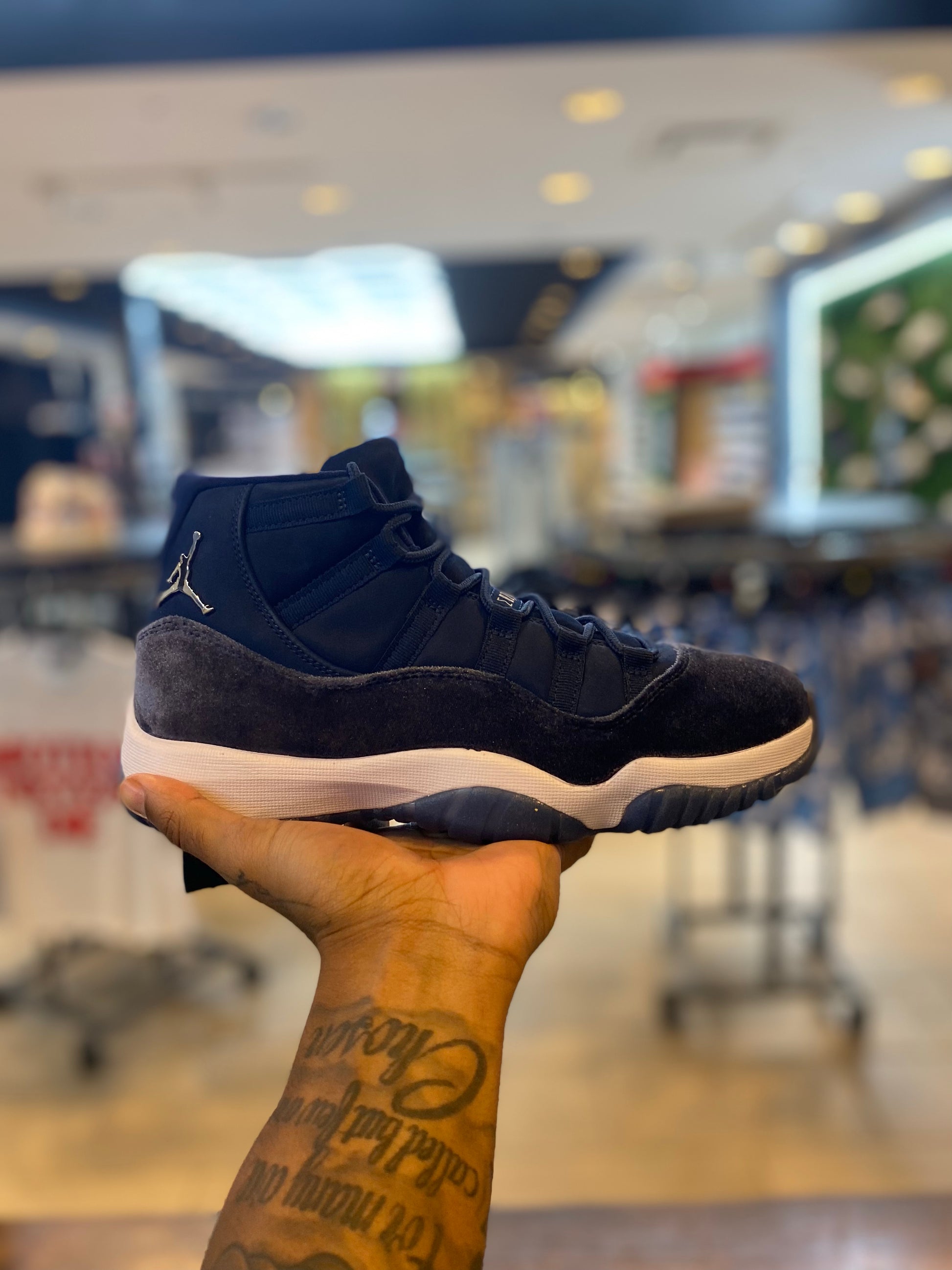 Jordan 11 Retro Midnight Navy (Women's) PRE-OWNED