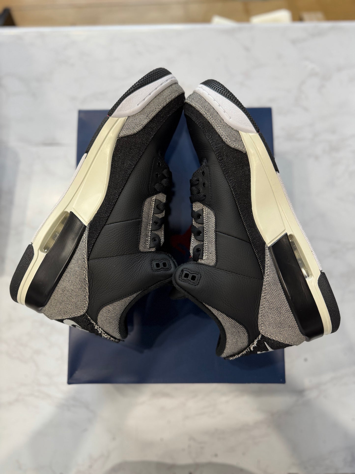 Jordan 3 Retro Levi’s Black PRE-OWNED