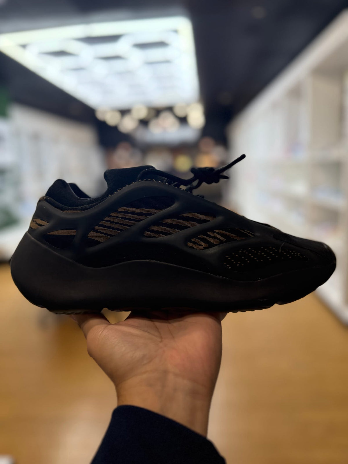adidas Yeezy 700 V3 Clay Brown PRE-OWNED