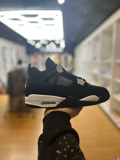 Jordan 4 Retro White Thunder PRE-OWNED