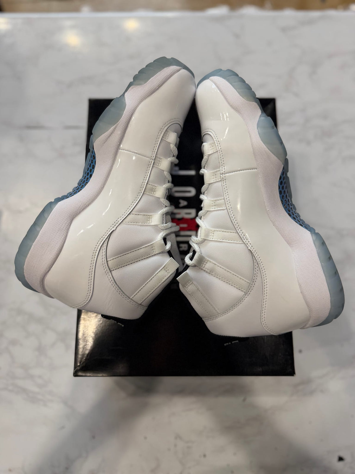 Jordan 11 Retro Legend Blue (2024) PRE-OWNED