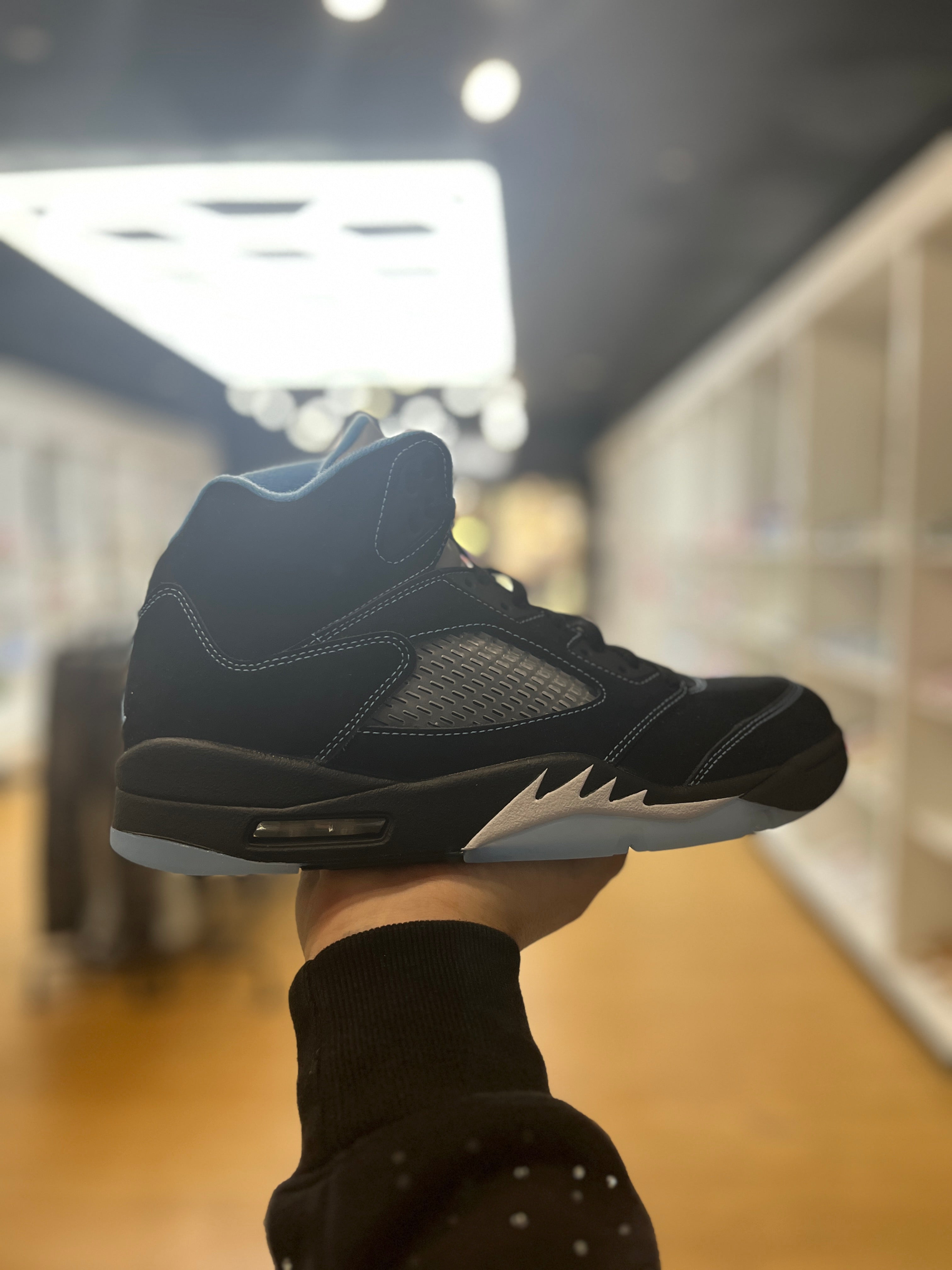 Jordan 5 Retro Black University Blue (2026) PRE-OWNED