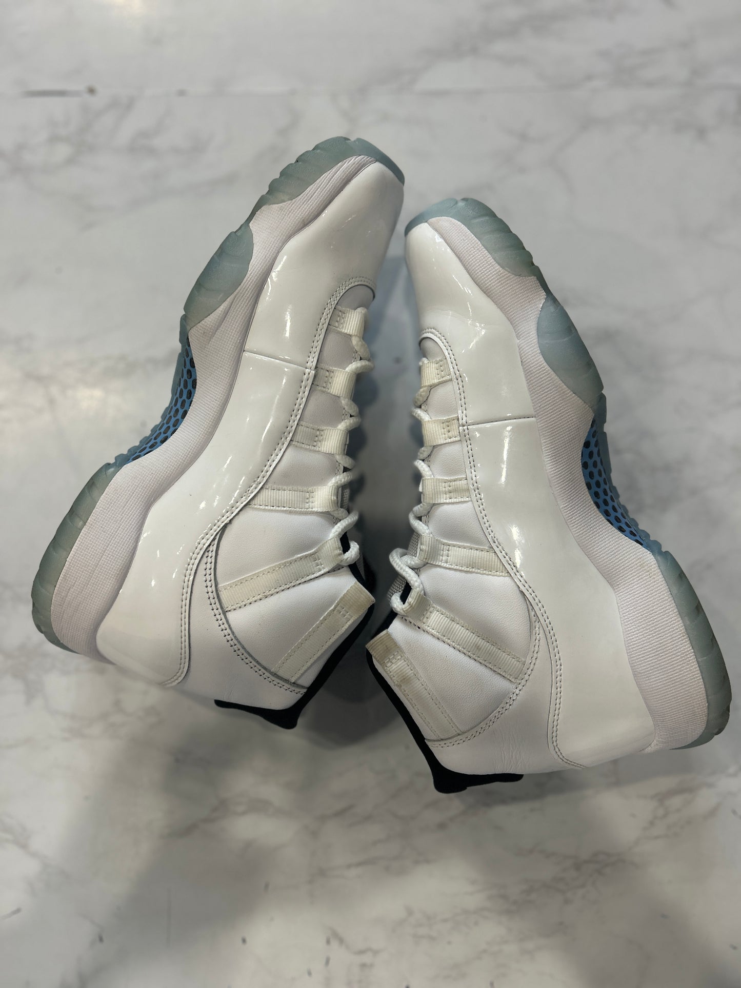 Jordan 11 Retro Legend Blue (2024) PRE-OWNED