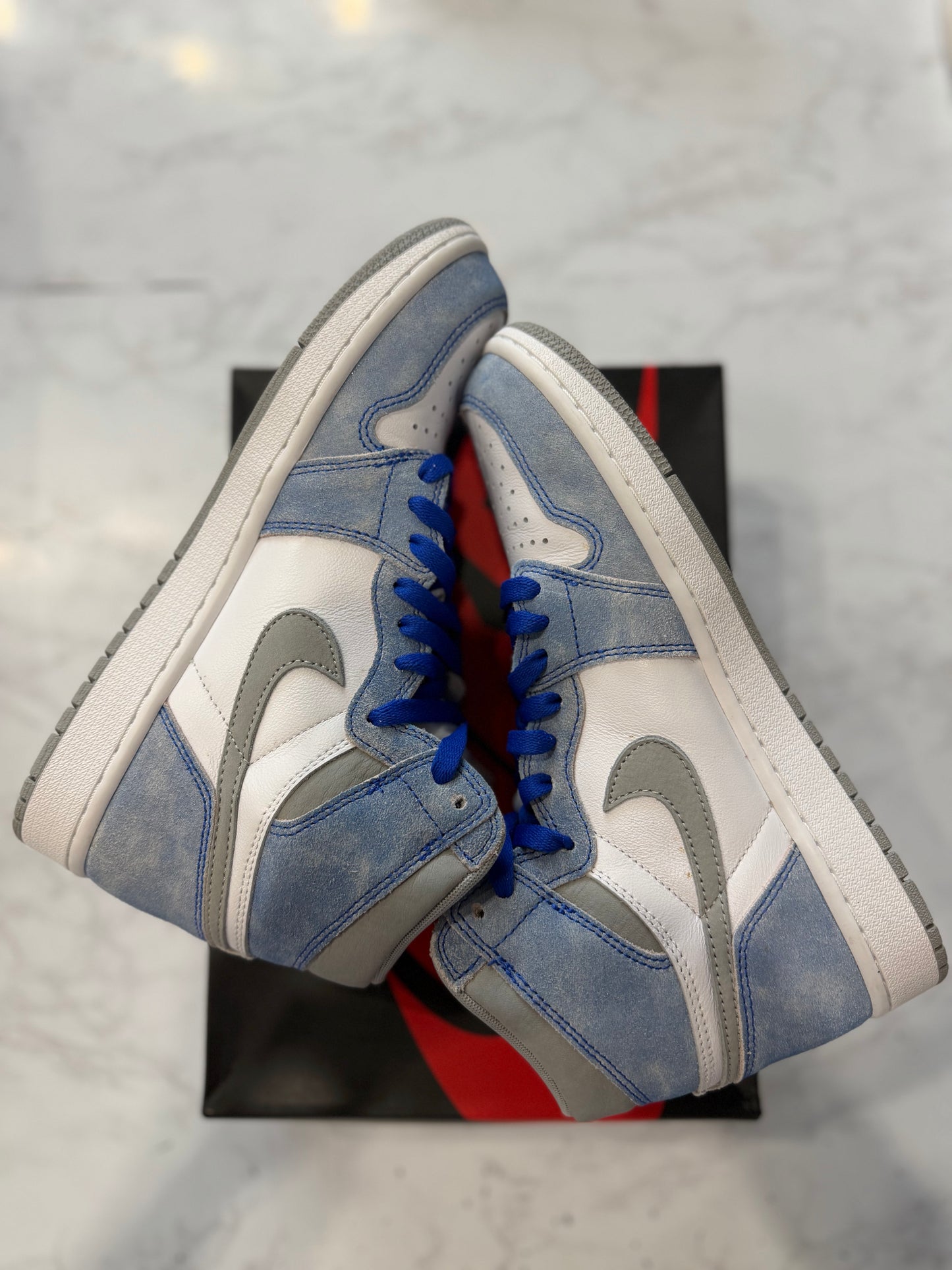 Jordan 1 Retro High Hyper Royal Smoke Grey PRE-OWNED