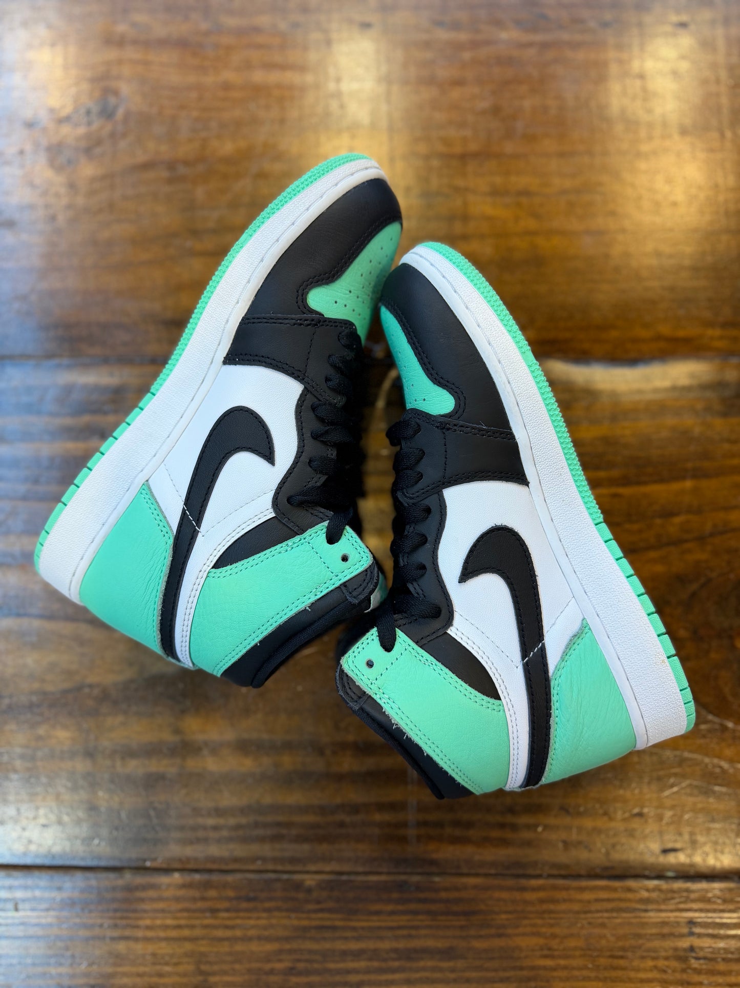 Jordan 1 Retro High OG Green Glow (GS) PRE-OWNED