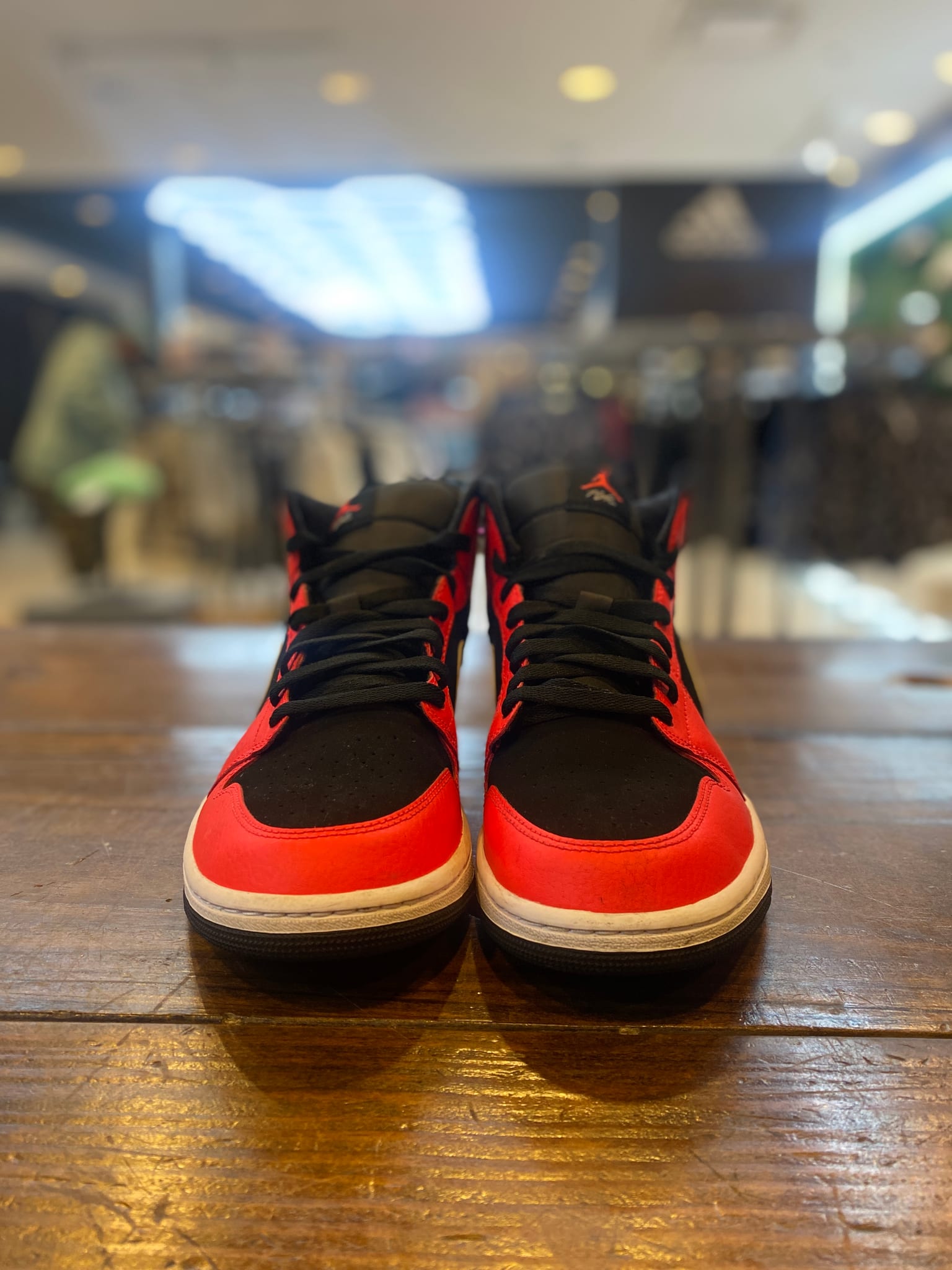 Jordan 1 Mid Infrared 23 PRE-OWNED