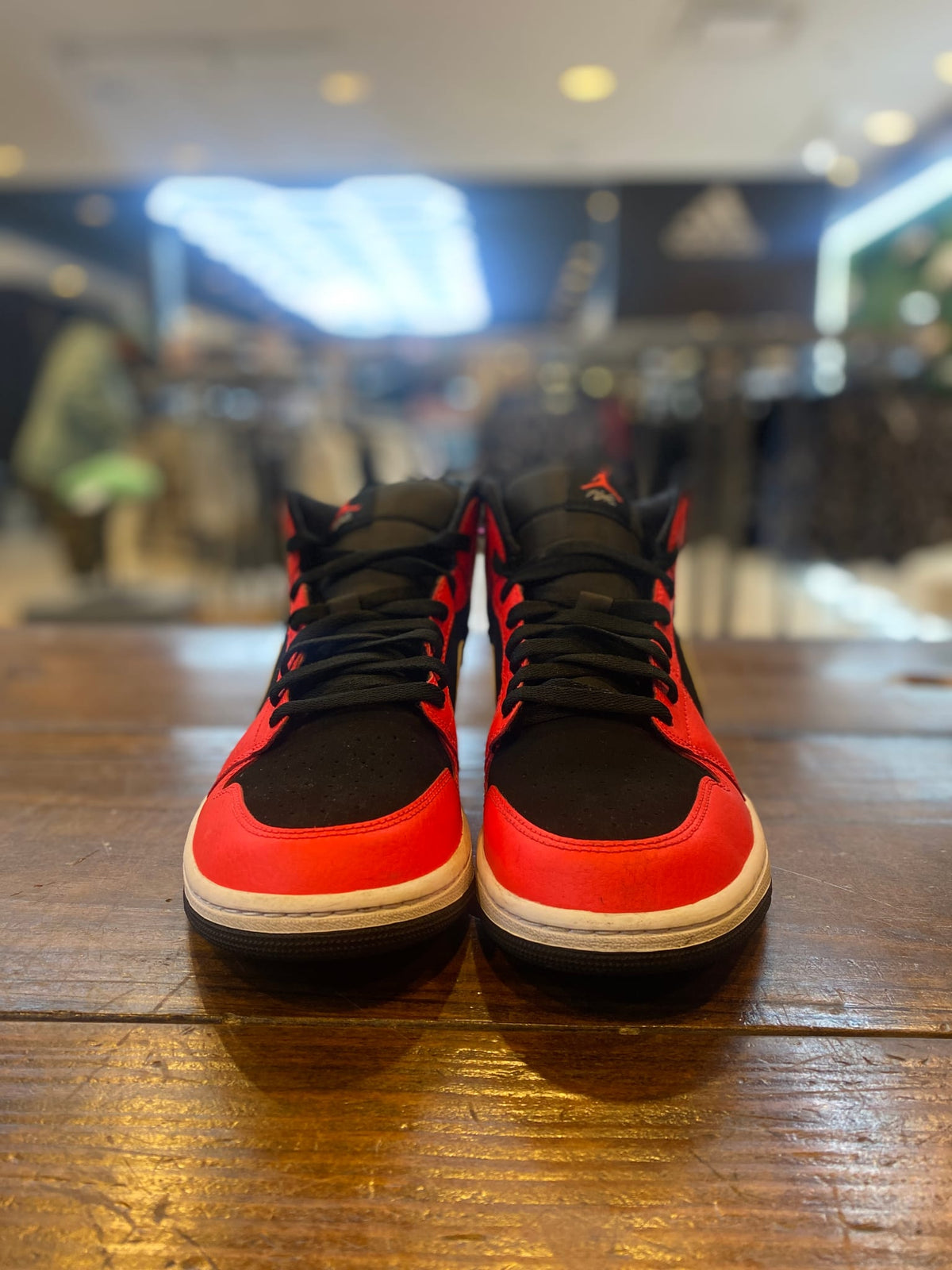 Jordan 1 Mid Infrared 23 PRE-OWNED