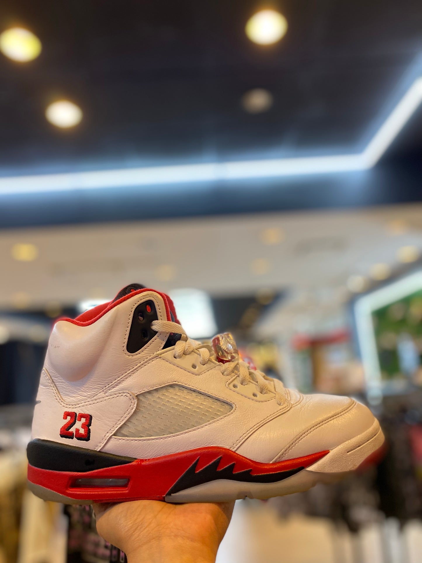 Jordan 5 Retro Fire Red Black Tongue (2025) PRE-OWNED