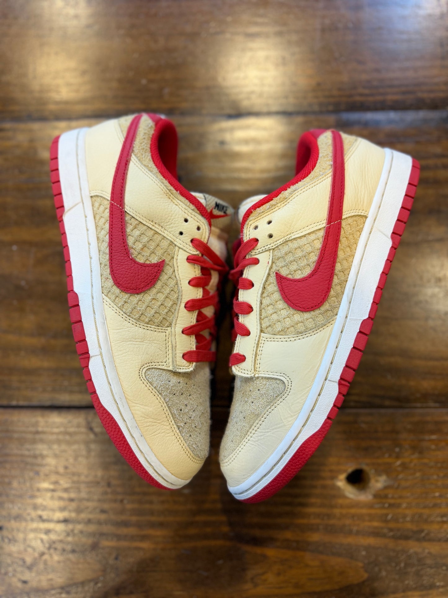 Nike Dunk Low Retro SE Strawberry Waffle PRE-OWNED
