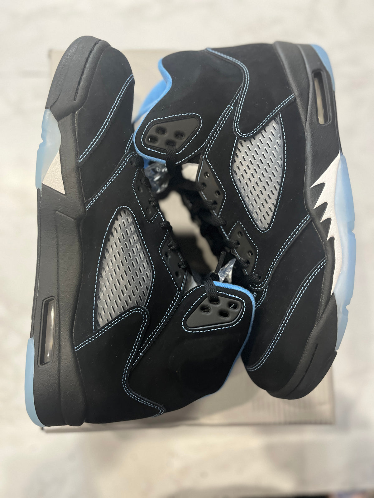 Jordan 5 Retro Black University Blue (2026) PRE-OWNED