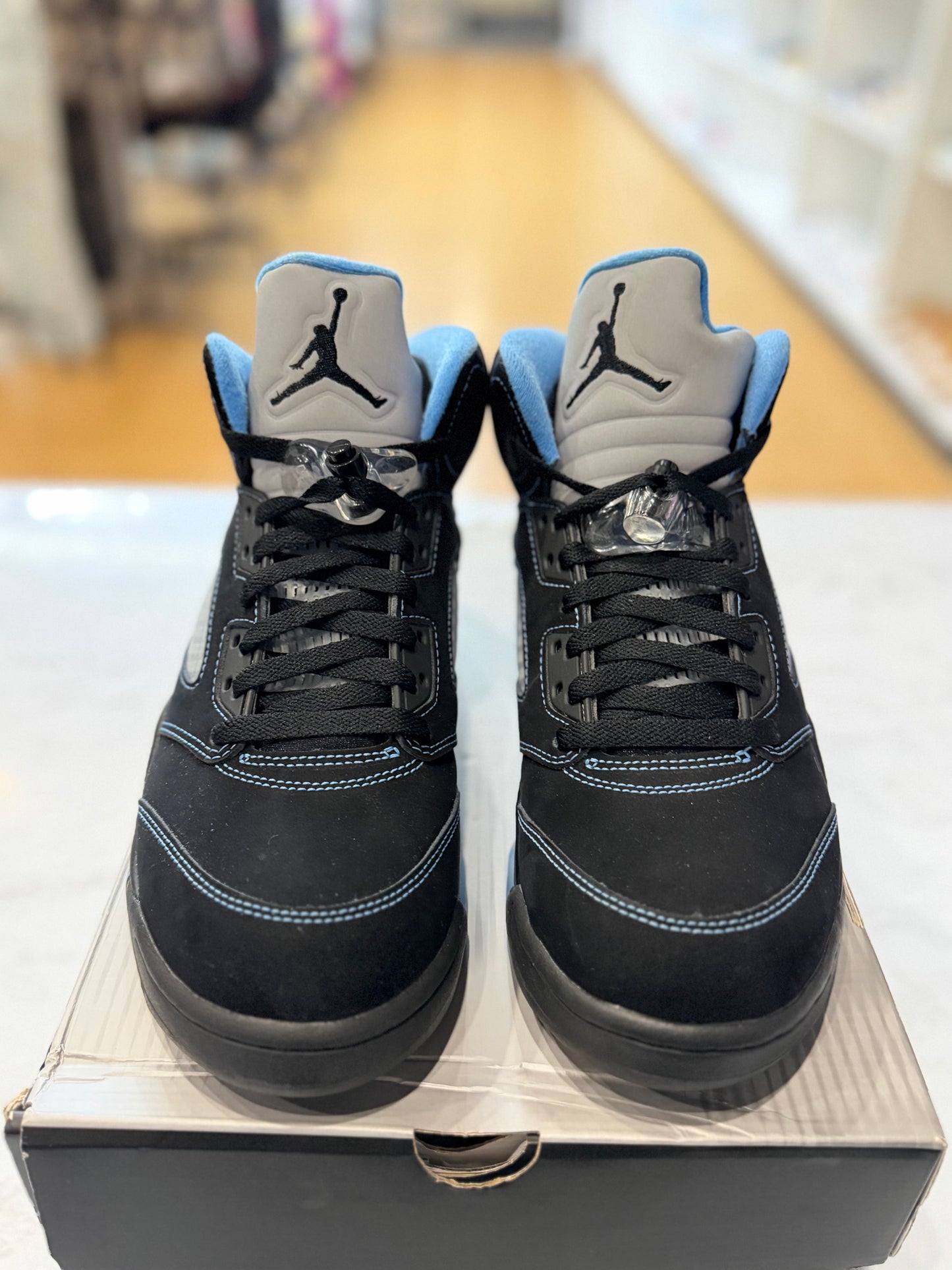 Jordan 5 Retro Black University Blue (2026) PRE-OWNED