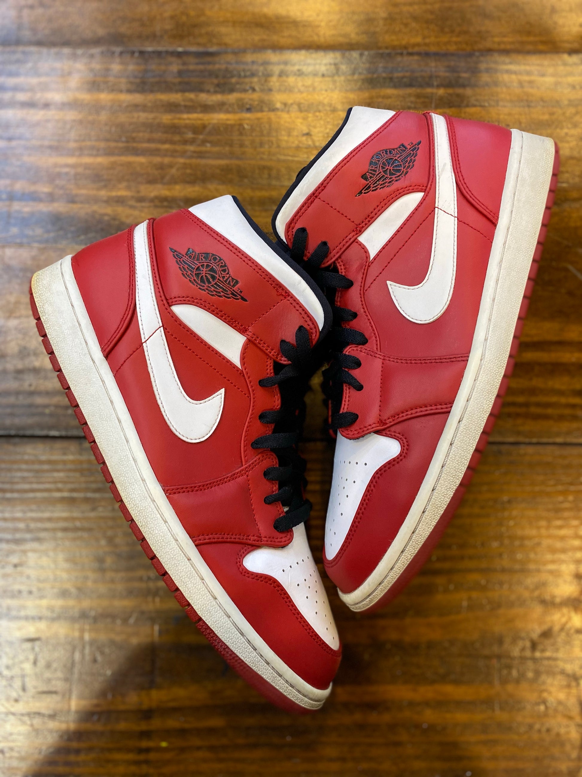 Jordan 1 Mid Chicago PRE-OWNED