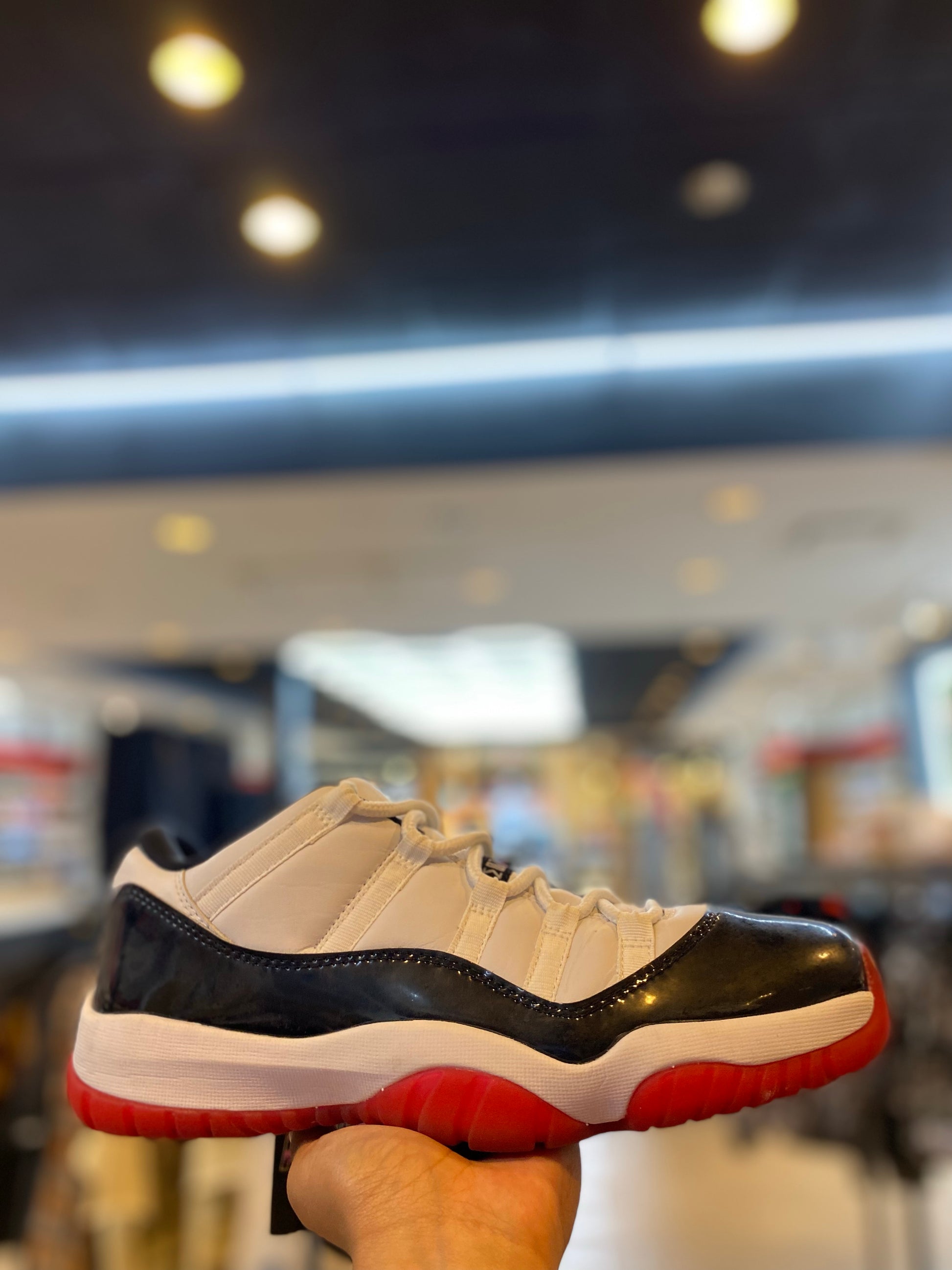 Jordan 11 Retro Low Concord Bred PRE-OWNED