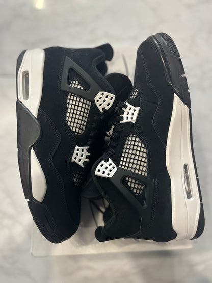 Jordan 4 Retro White Thunder PRE-OWNED