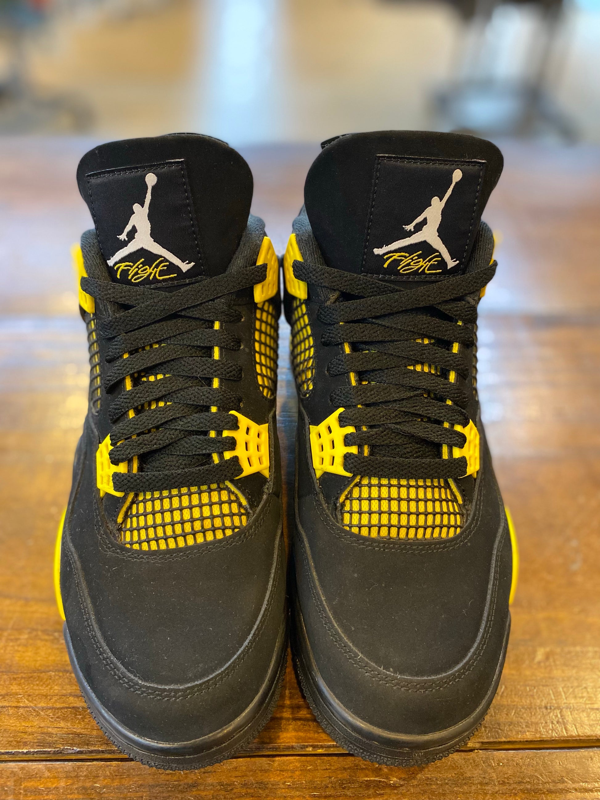 Jordan 4 Retro Thunder (2023) PRE-OWNED