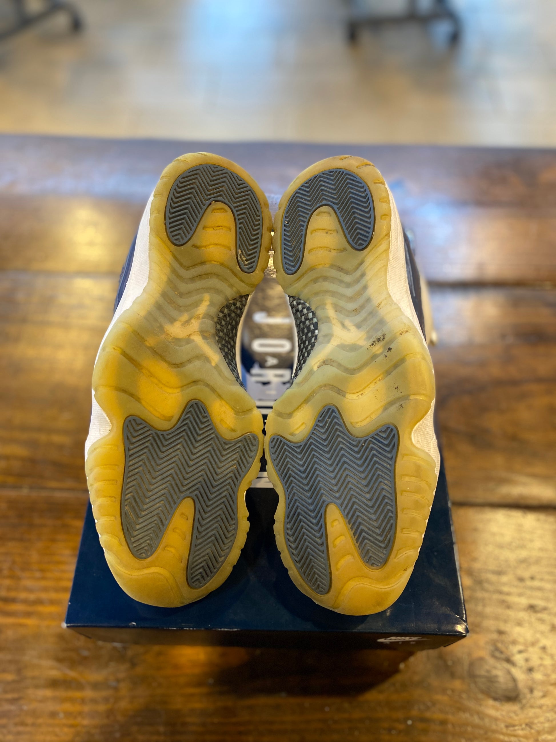 Jordan 11 Retro Low Diffused Blue - PRE-OWNED