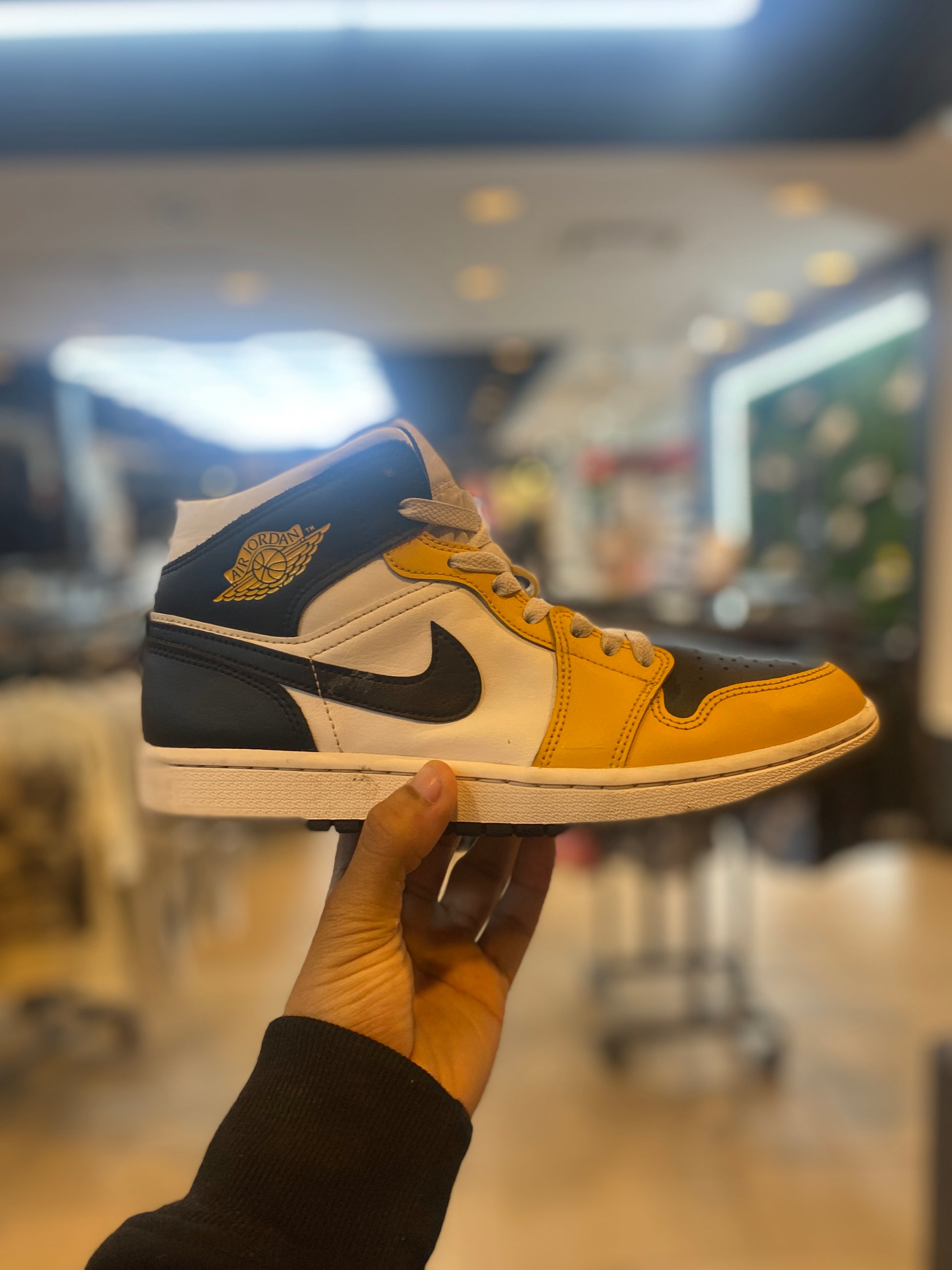 Jordan 1 Mid Yellow Ochre PRE-OWNED