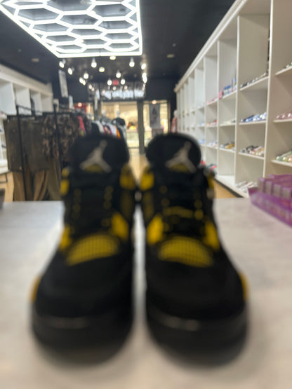 Jordan 4 Retro Thunder (2023) PRE-OWNED