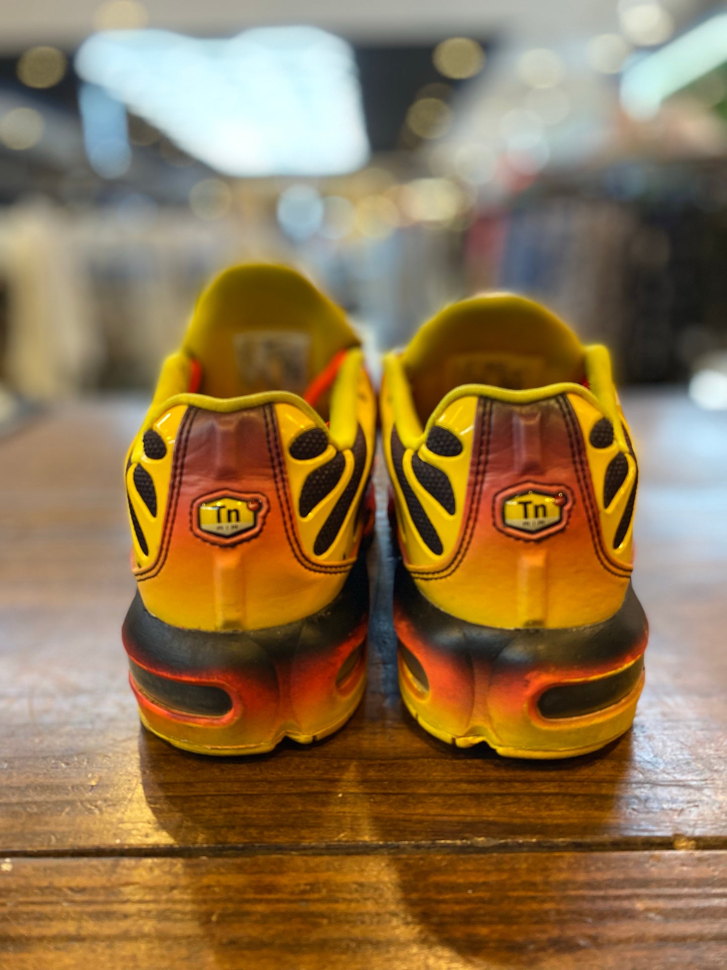 Nike Air Max Plus Fade Chrome Yellow Bright Crimson (GS) PRE-OWNED