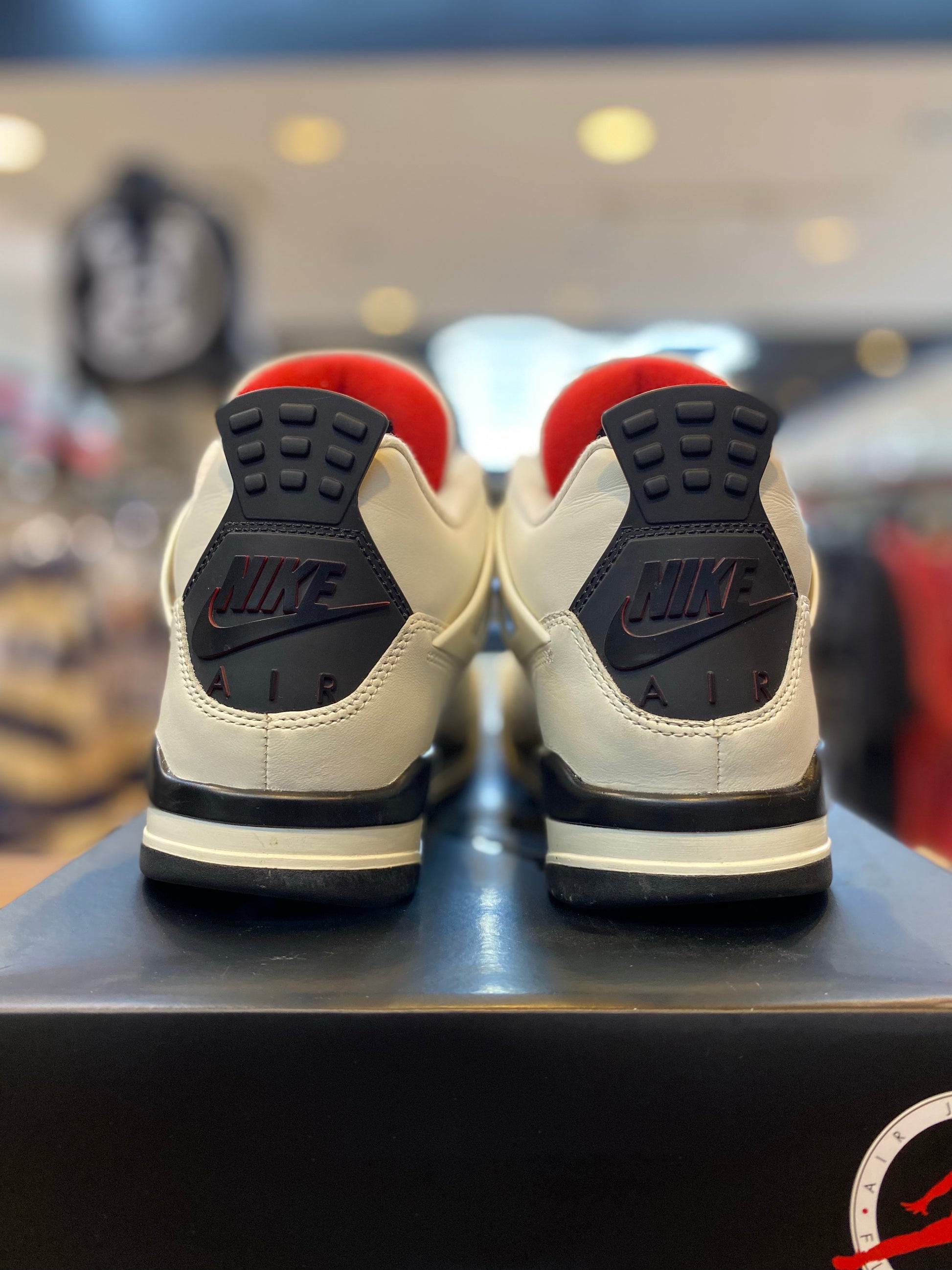 Jordan 4 Retro OG Flight Club PRE-OWNED