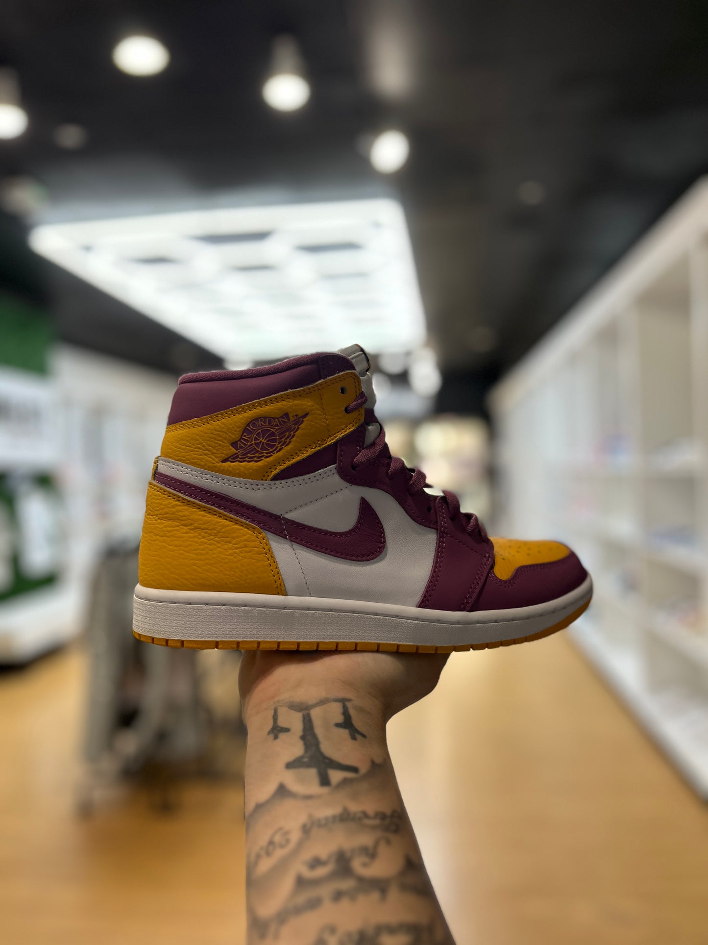 Jordan 1 Retro High OG Brotherhood PRE-OWNED