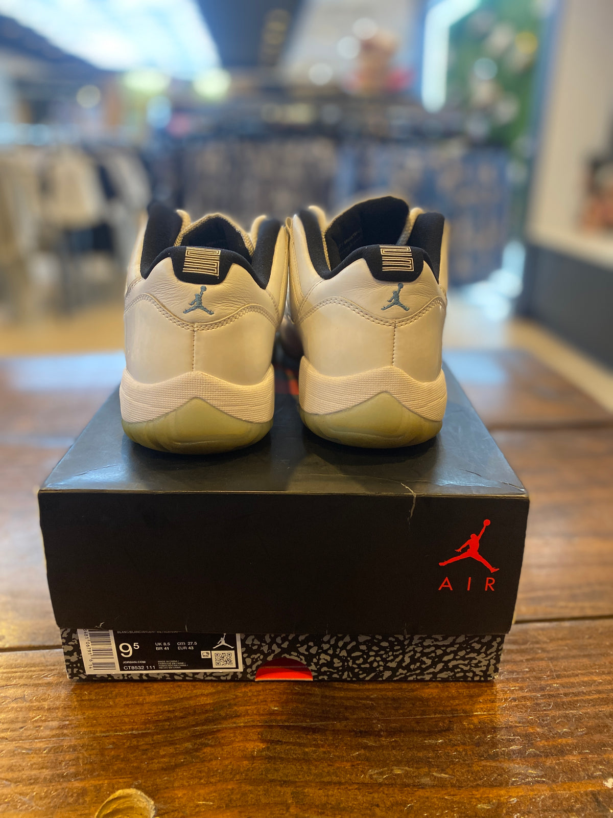 Jordan 11 Retro Low Legend Blue PRE-OWNED