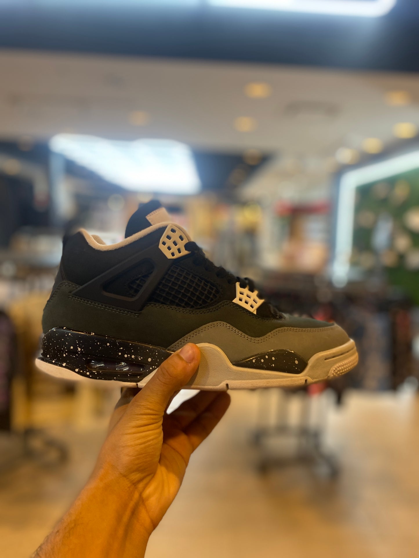 Jordan 4 Retro Fear (2024) PRE-OWNED