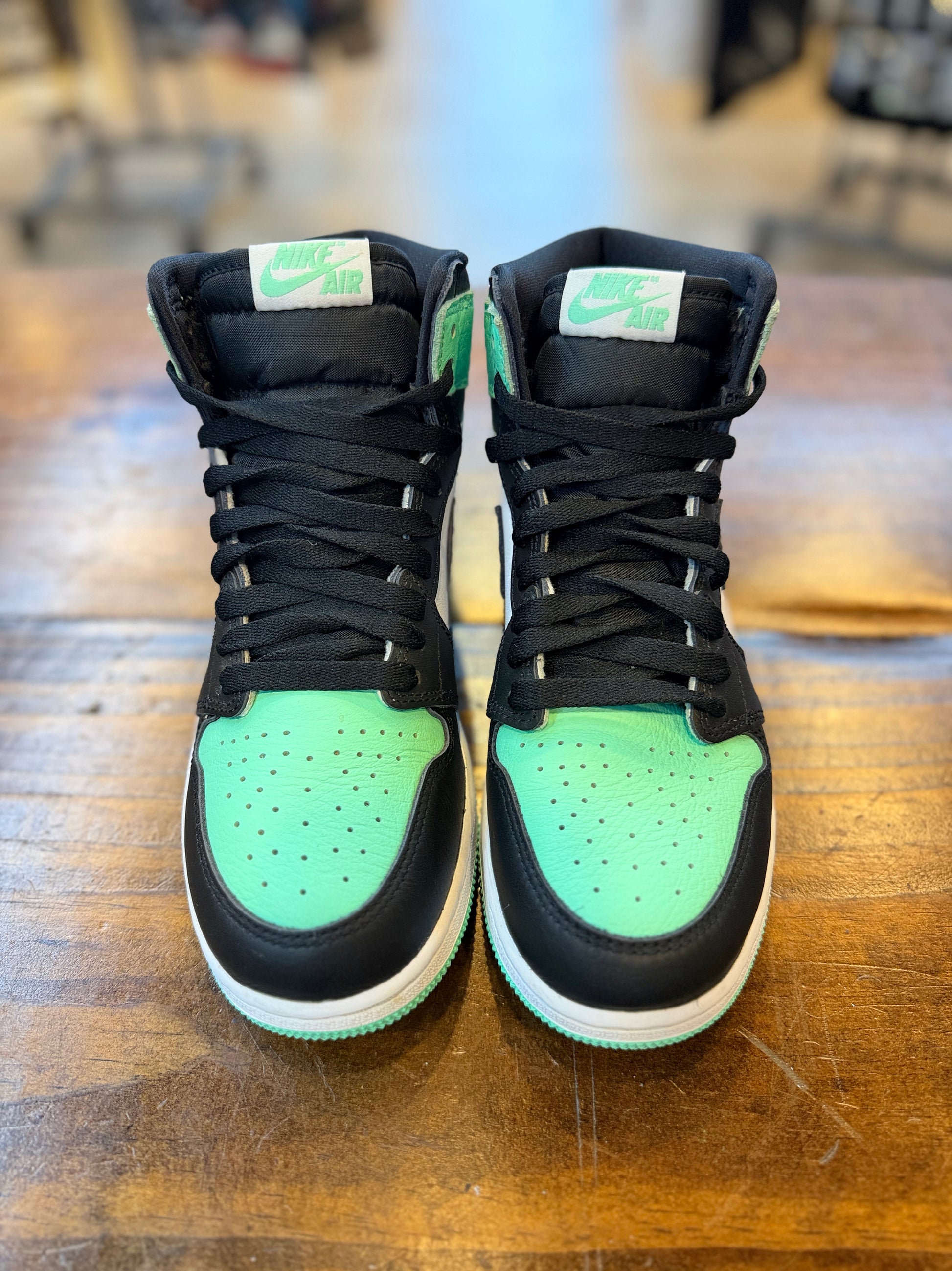 Jordan 1 Retro High OG Green Glow (GS) PRE-OWNED