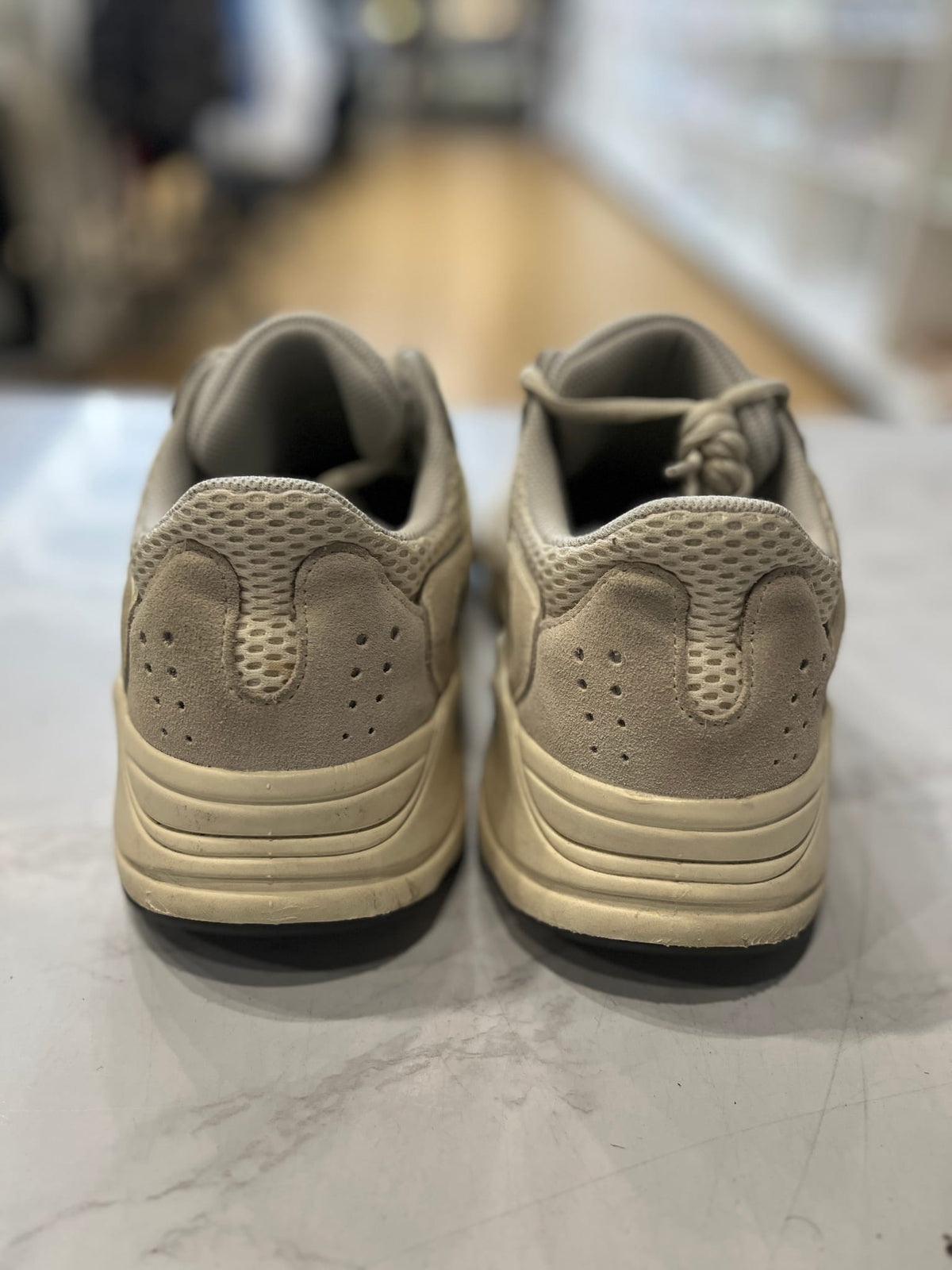 adidas Yeezy Boost 700 Analog PRE-OWNED