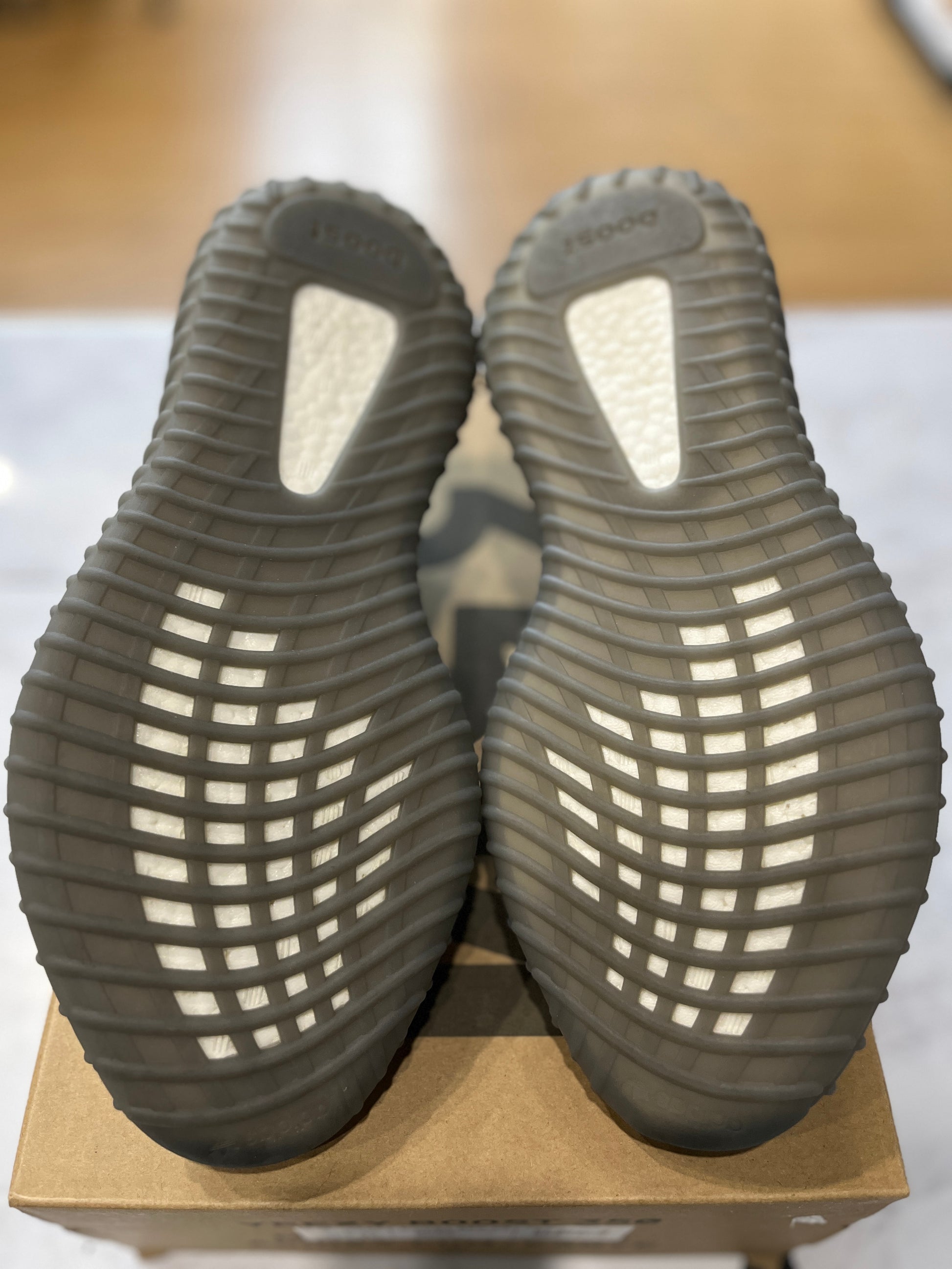 adidas Yeezy Boost 350 V2 Beluga 2.0 PRE-OWNED