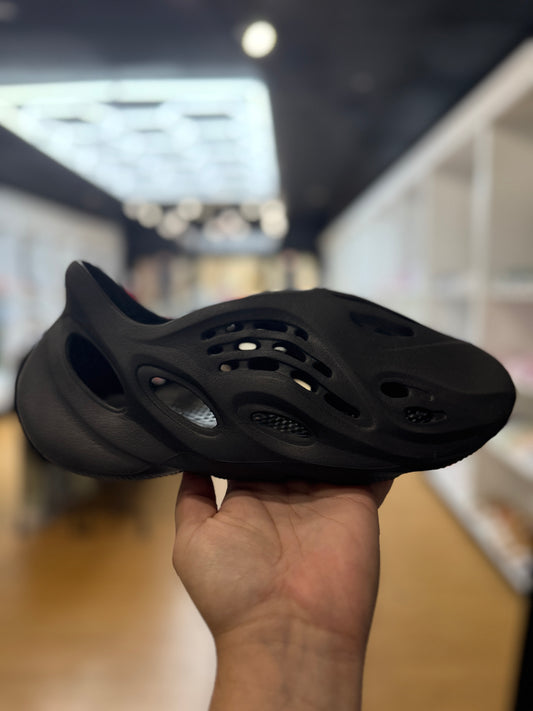 adidas Yeezy Foam RNR Onyx
