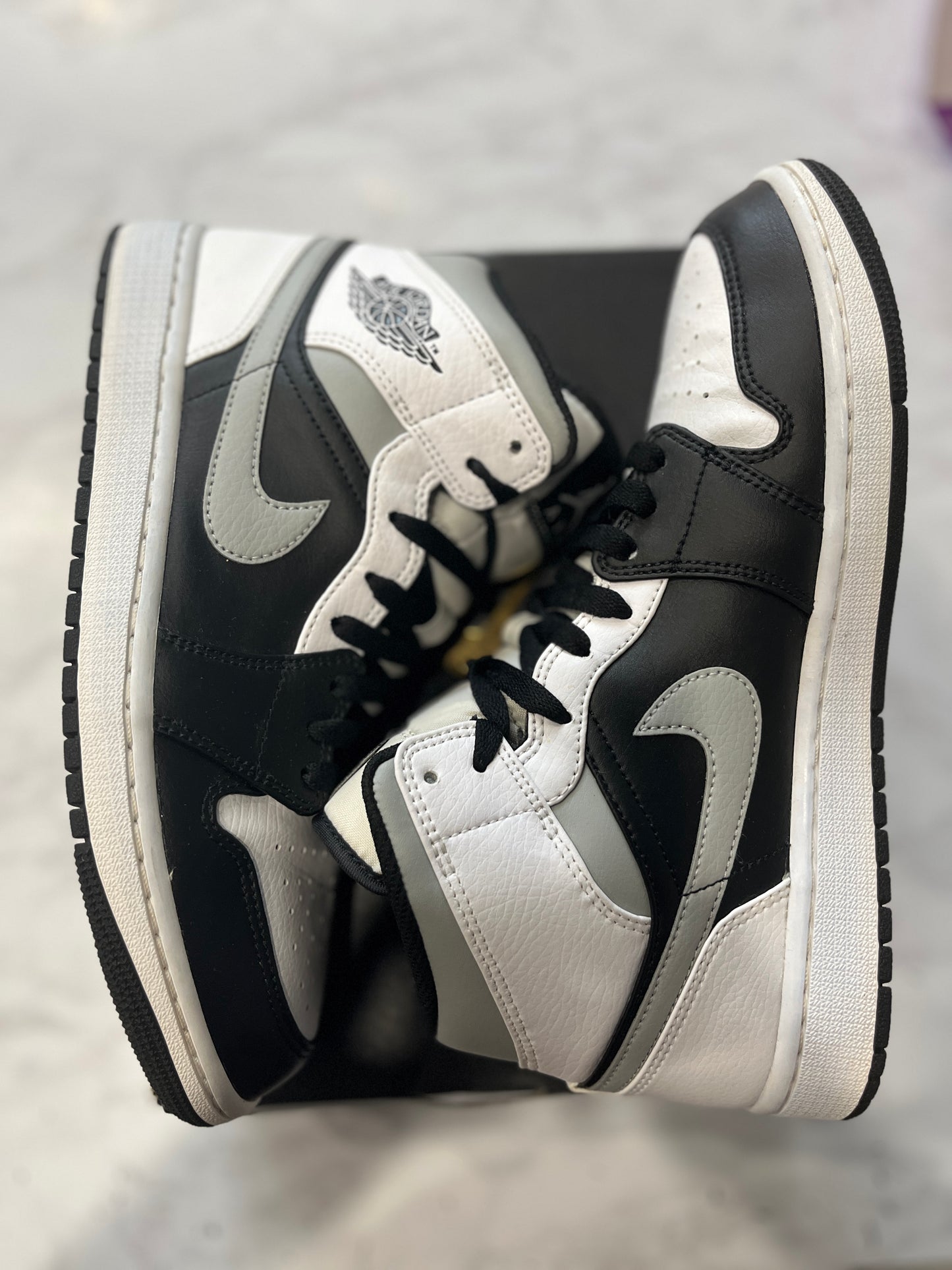 Jordan 1 Mid White Shadow PRE-OWNED