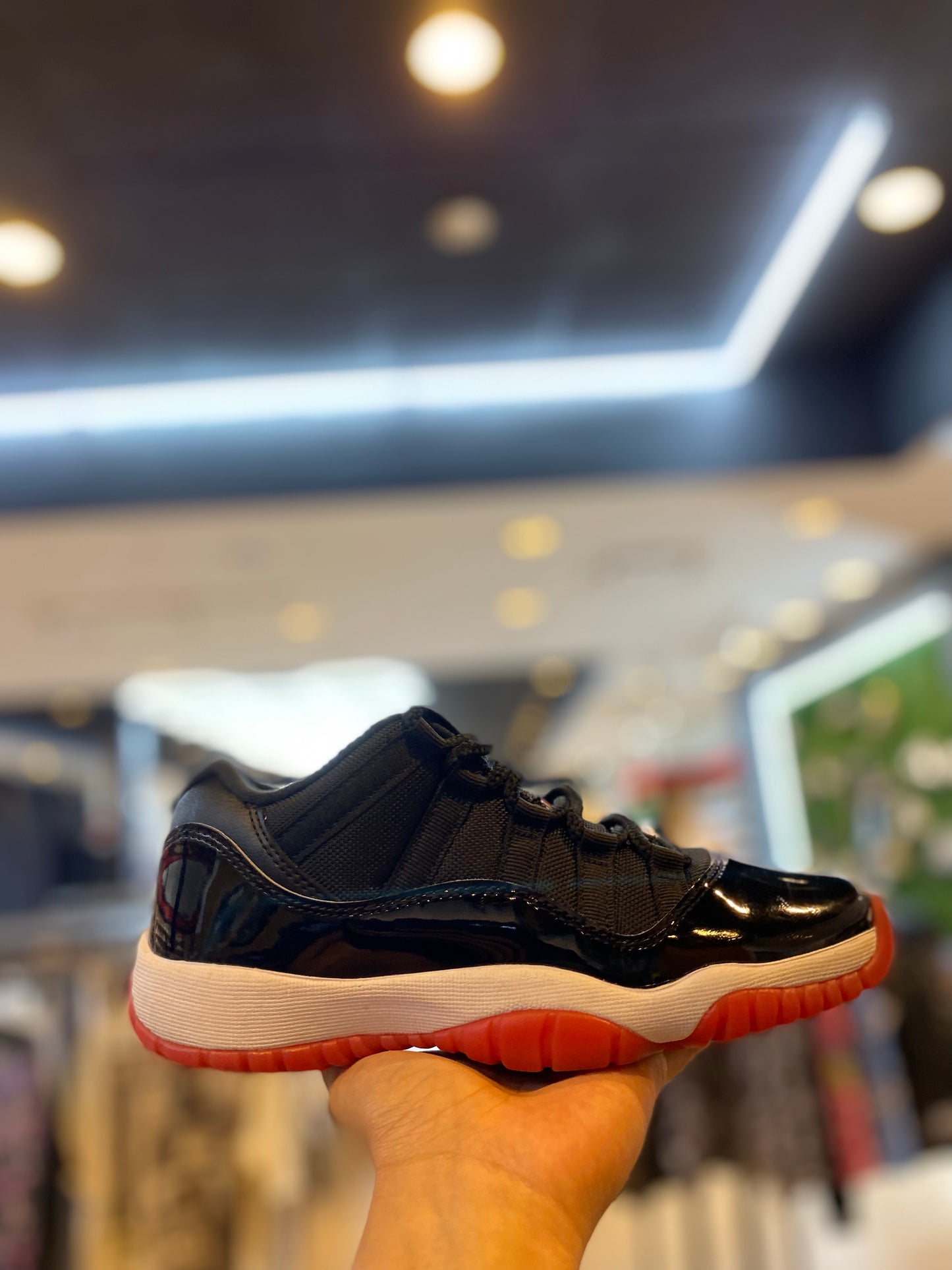 Jordan 11 Retro Low Bred (GS) (2025) PRE-OWNED
