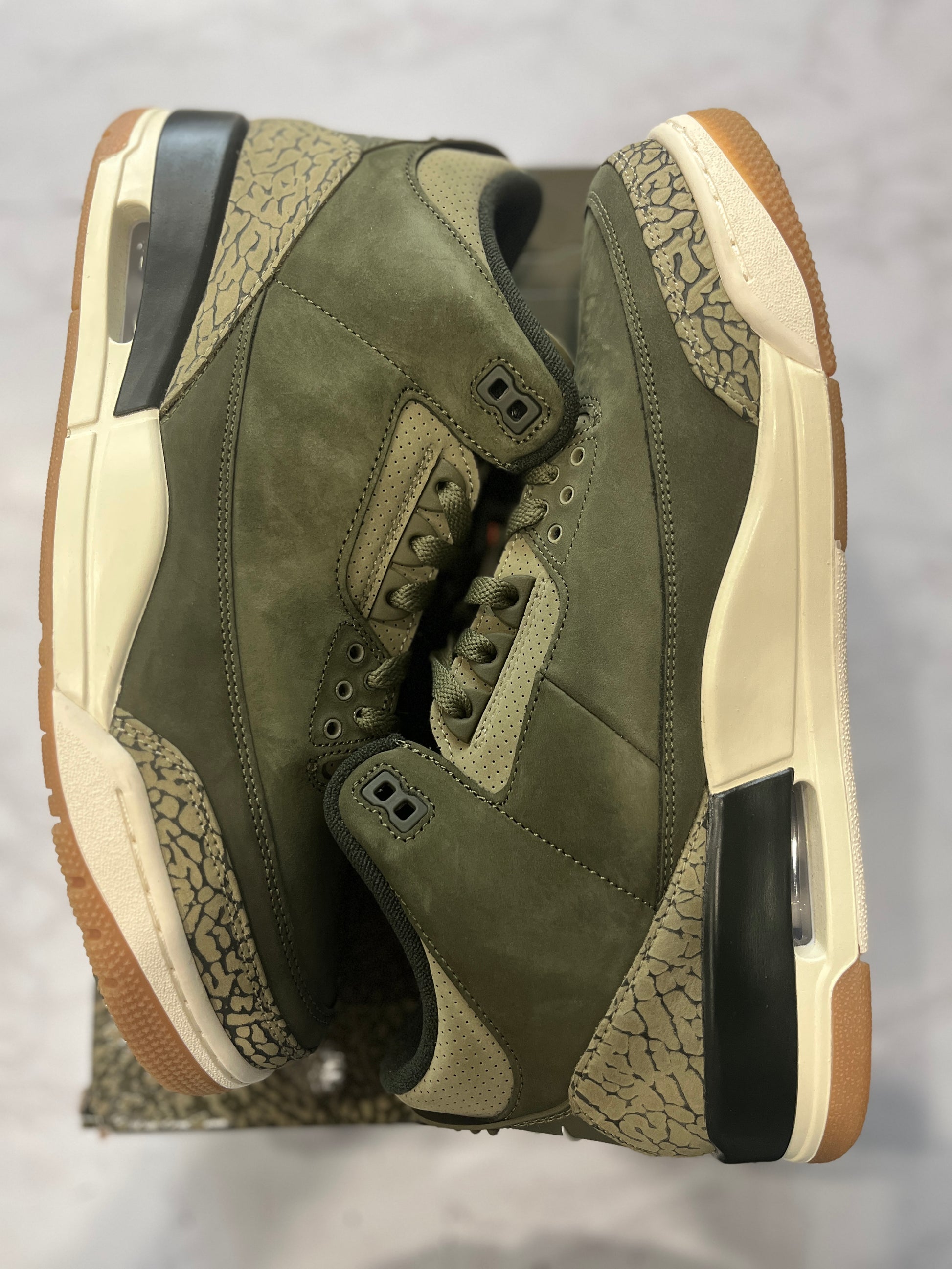 Jordan 3 Retro Family Affair PRE-OWNED
