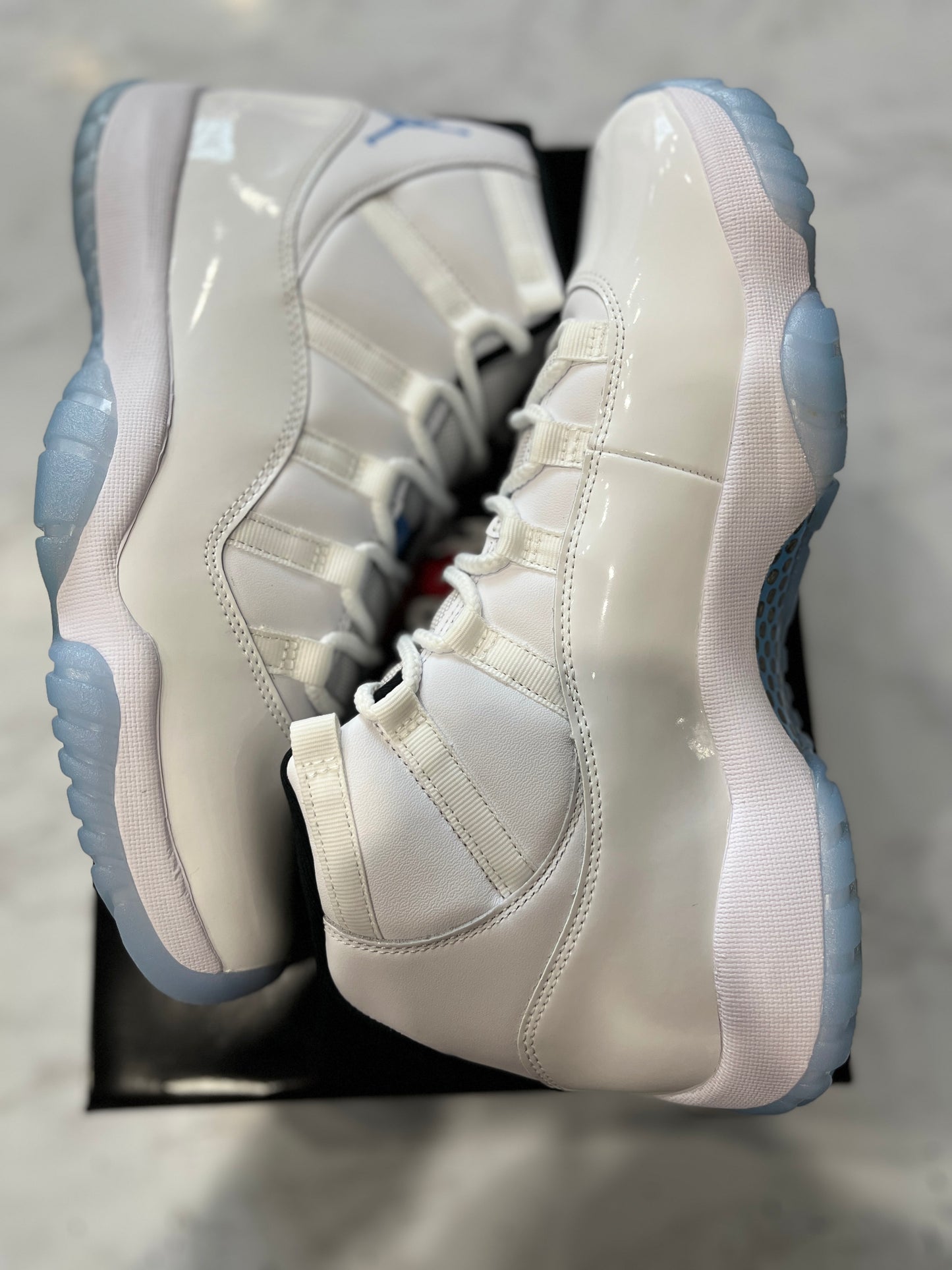 Jordan 11 Retro Legend Blue (2024) PRE-OWNED