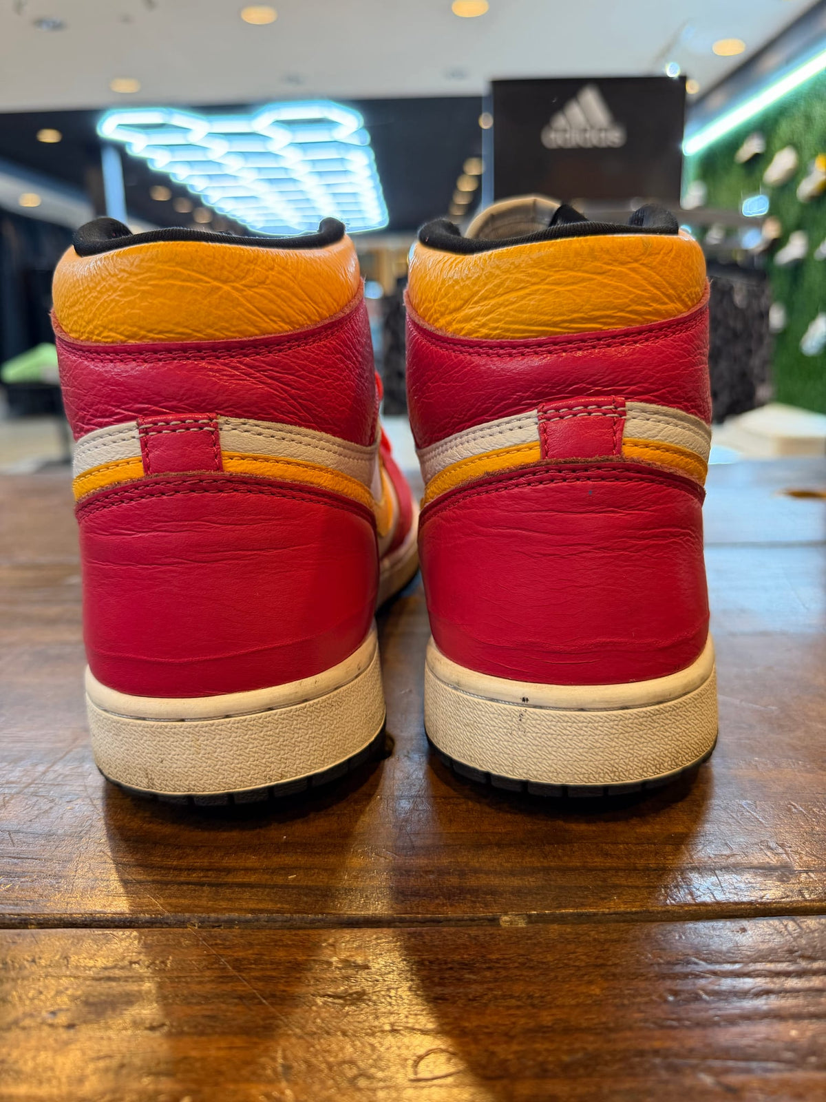 Jordan 1 Retro High OG Light Fusion Red PRE-OWNED