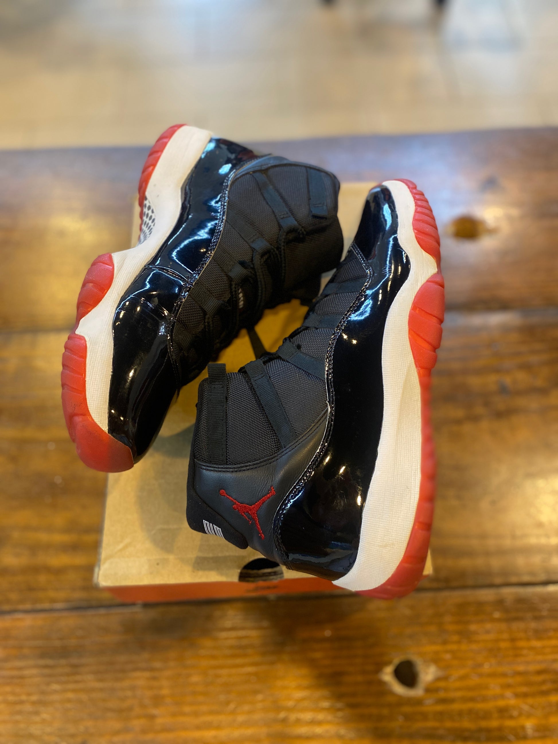 Jordan 11 Retro Playoffs Bred (2019) PRE-OWNED