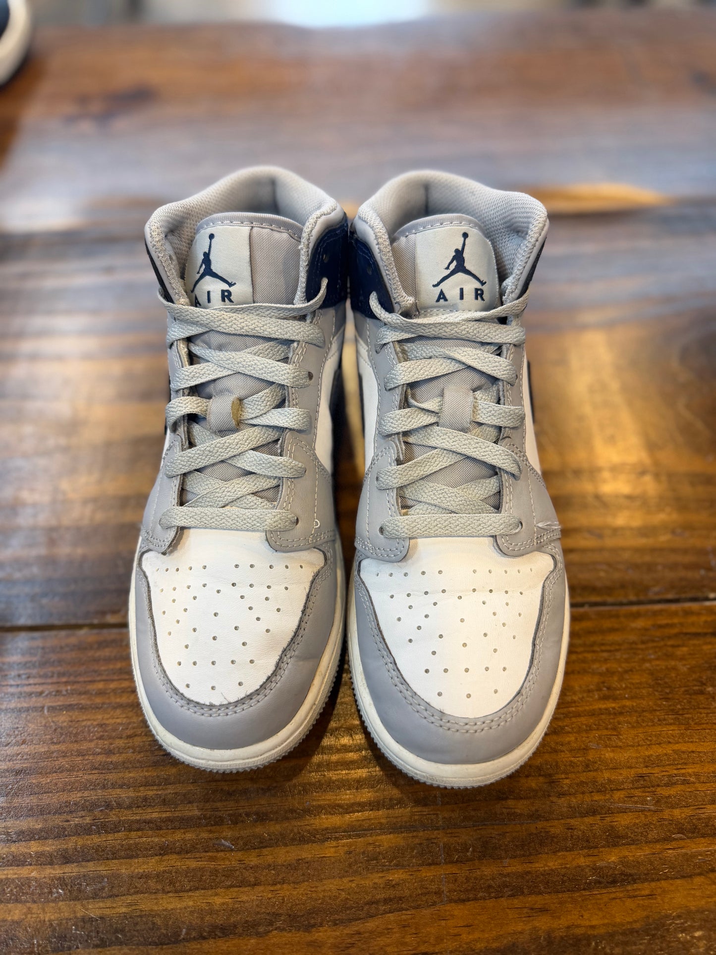 Jordan 1 Mid Wolf Grey Midnight Navy (GS) PRE-OWNED