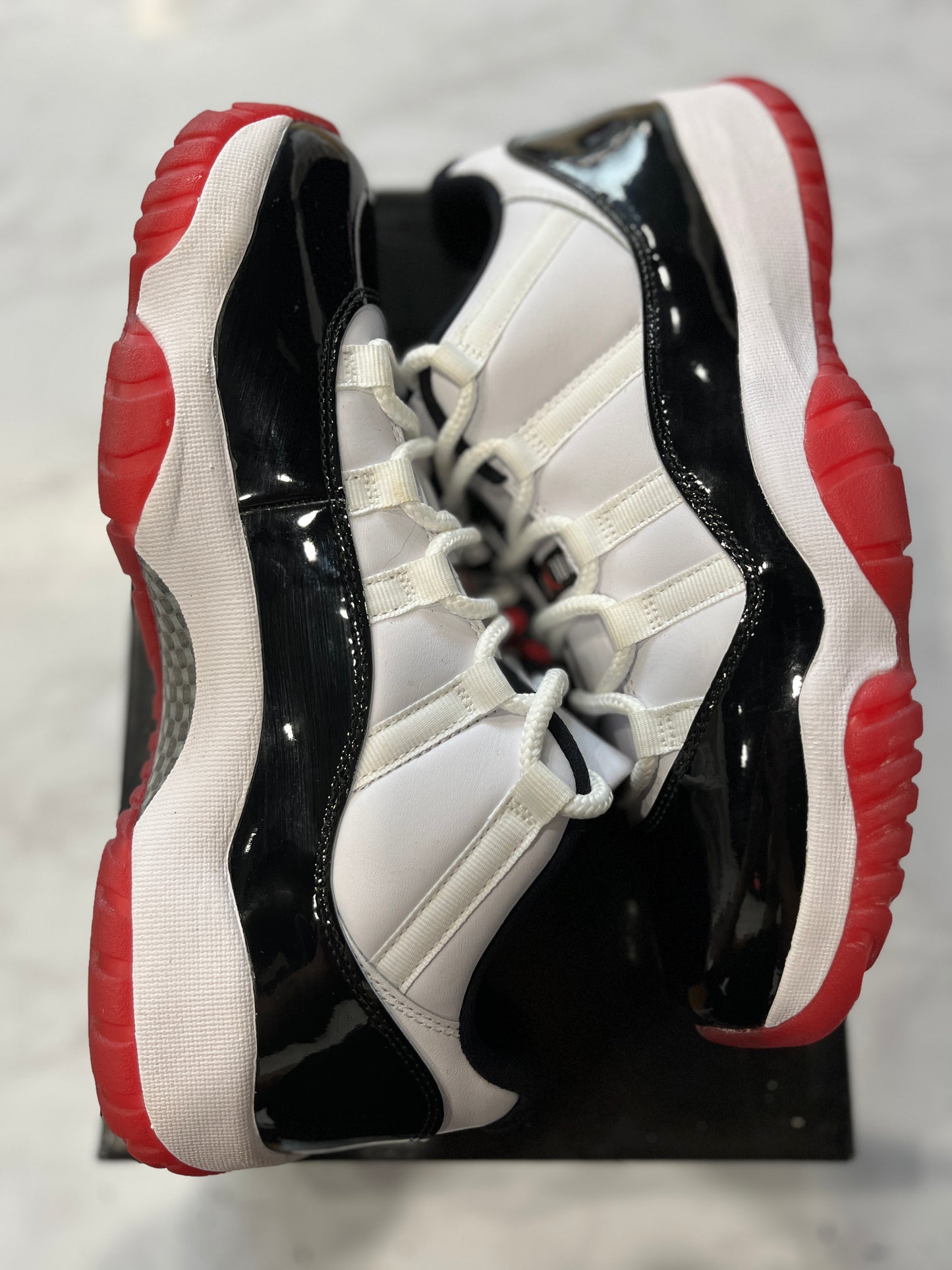 Jordan 11 Retro Low Concord Bred PRE-OWNED